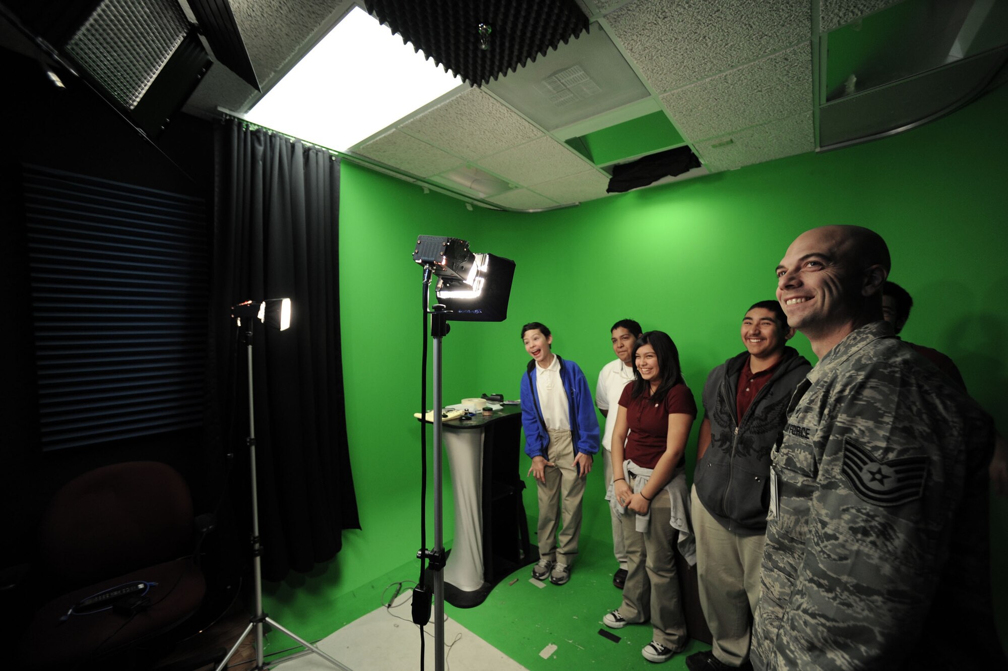 Tech. Sgt. Chris Decker gave students an opportunity to record themselves in the "green room" during a tour of Defense Media Activity-San Antonio Nov. 6, 2009. Sergeant Decker is a broadcast journalist with DMA-SA and the students are from nearby Rhodes Middle School. (U.S. Air Force photo/Tech. Sgt. Matthew McGovern) 