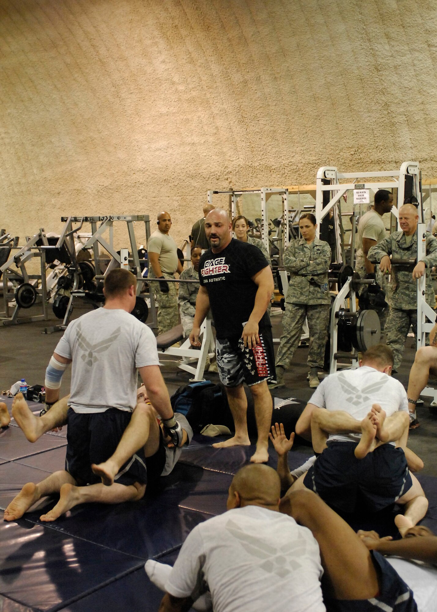BAGRAM AIR FIELD, Afghanistan -- Jay Glazer, senior NFL writer for Fox Sports, teaches a two hour mixed martial arts class while visiting Bagram Nov. 6, 2009.  Mr. Glazer along with Howie Long, Terry Bradshaw, Michael Strahan, Jimmy Johnson, and Curt Menefee are visiting troops to thank them for their role in Operation Enduring Freedom.  The "Fox NFL Sunday" team is scheduled to broadcast live Nov. 8 from here.  (U.S. Air Force photo/Senior Airman Felicia Juenke)