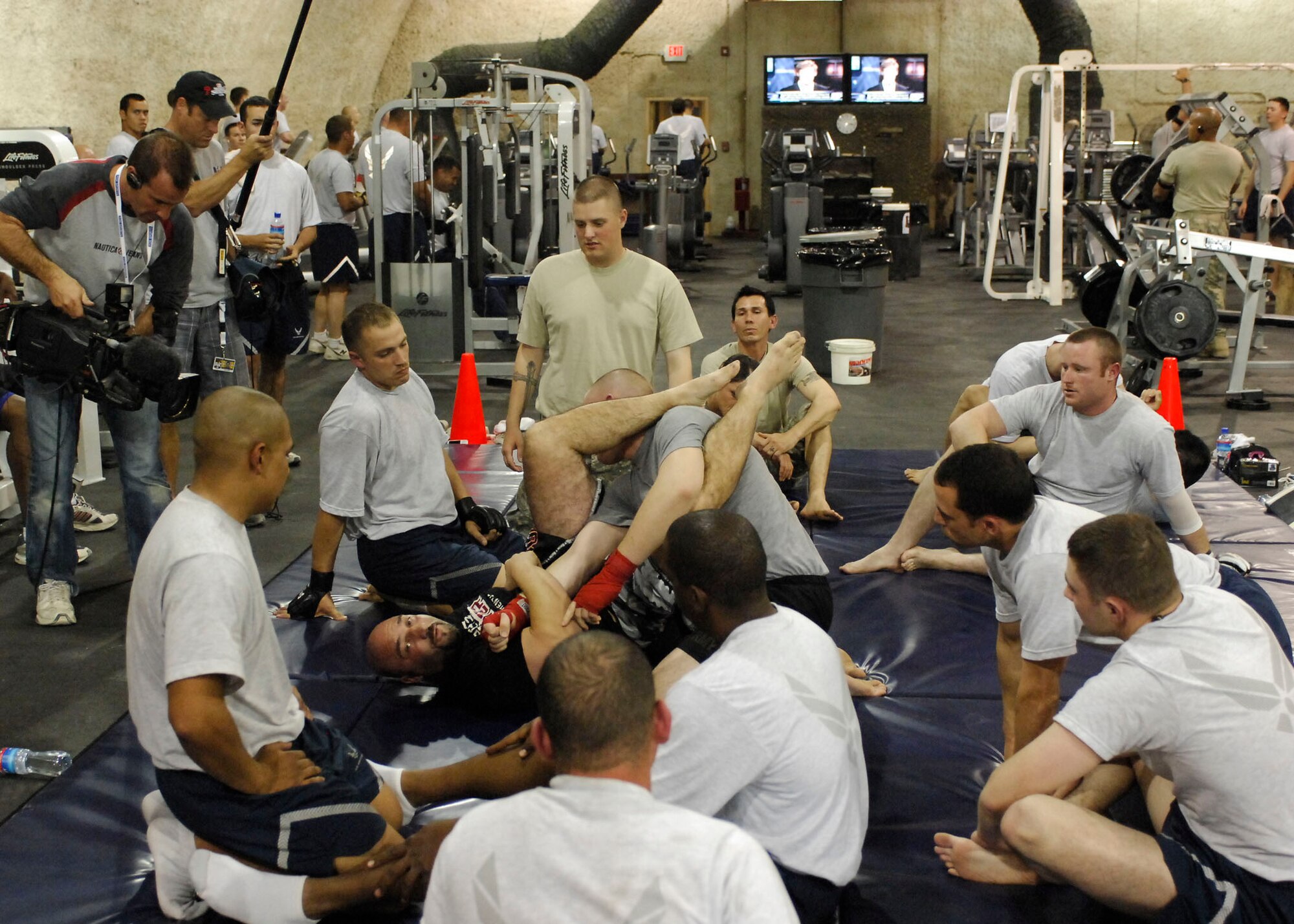 BAGRAM AIR FIELD, Afghanistan -- Jay Glazer, senior NFL writer for Fox Sports, demonstrates an arm bar during a mixed martial arts class Nov. 6, 2009.  Mr. Glazer along with Howie Long, Terry Bradshaw, Michael Strahan, Jimmy Johnson, and Curt Menefee are visiting troops deployed to Bagram to thank them for their role in Operation Enduring Freedom.  The "Fox NFL Sunday" team is scheduled to broadcast live Nov. 8 from here.  (U.S. Air Force photo/Senior Airman Felicia Juenke)