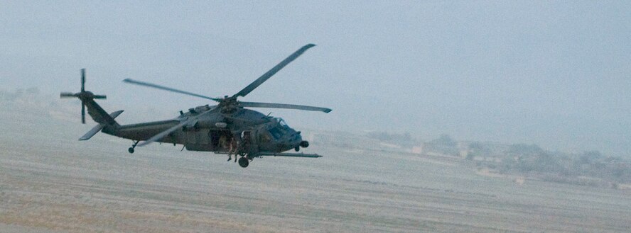 Airmen from the 33rd Expeditionary Rescue Squadron conduct a mission
aboard an HH-60 Pave Hawk helicopter at a forward operating base in Afghanistan.
The 33rd ERSQ continues combat flight operations in Afghanistan during their
six-month deployment to Operation Enduring Freedom from Kadena. (Courtesy photo)