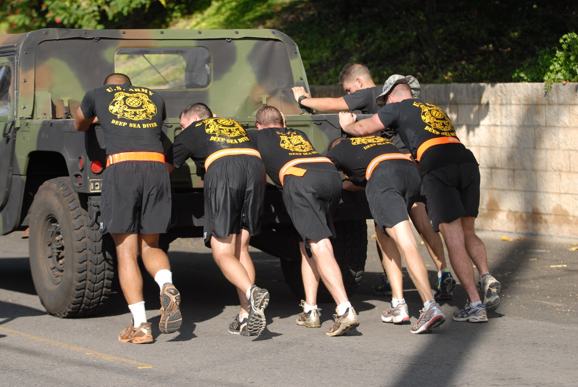 HICKAM AIR FORCE BASE, Hawaii -- Members of the Schofield Barracks 7th Engineer Dive Team push a humvee as part of the Divers Challenge course here, Nov. 10. The event is held annually to challenge soldiers physically and mentally, build esprit de corps, and maintain traditions. (U.S. Air Force photo/Senior Airman Gustavo Gonzalez)