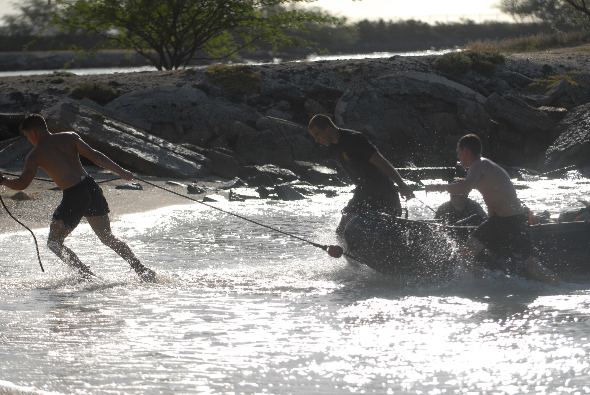 HICKAM AIR FORCE BASE, Hawaii -- Members of the Schofield Barracks 7th Engineer Dive Team return to shore at Hickam Beach during the Divers Challenge here, Nov. 10. The event is held annually to challenge soldiers physically and mentally, build esprit de corps, and maintain traditions. (U.S. Air Force photo/Senior Airman Gustavo Gonzalez)