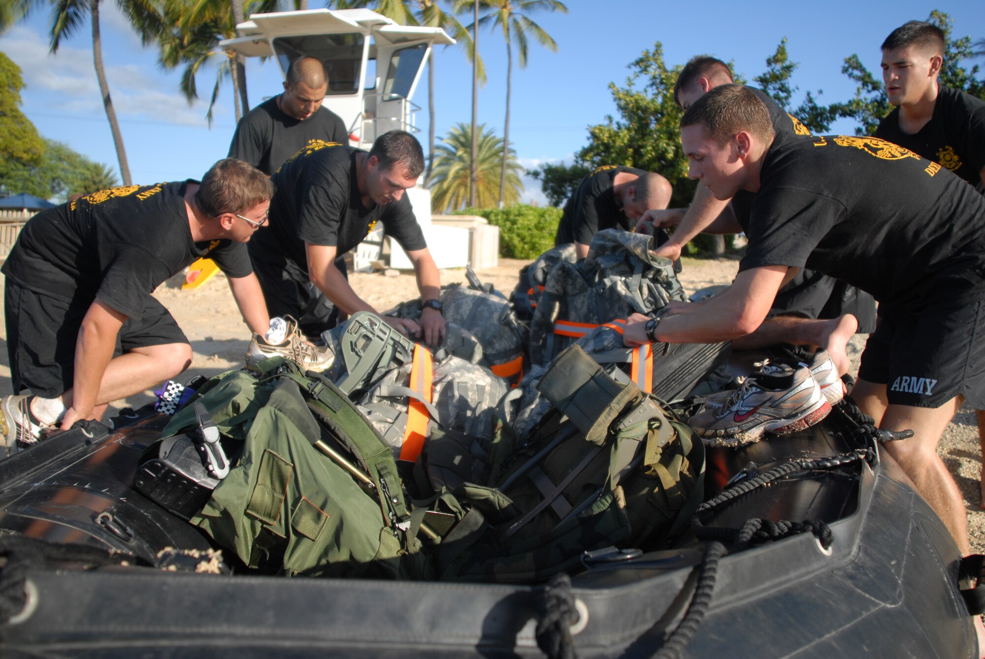 HICKAM AIR FORCE BASE, Hawaii -- Members of the Schofield Barracks 7th Engineer Dive Team prep a raft during the Divers Challenge here, Nov. 10. The event is held annually to challenge soldiers physically and mentally, build esprit de corps, and maintain traditions. (U.S. Air Force photo/Senior Airman Gustavo Gonzalez)