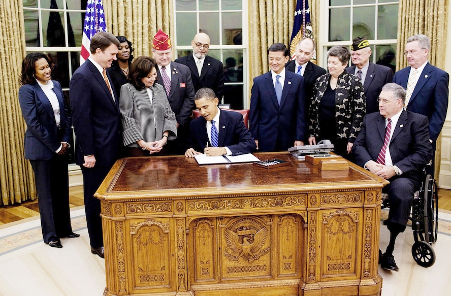 President Barack Obama signs an executive order on the employment of veterans in the federal government Nov. 9, 2009 in the Oval Office. (White House photo/Pete Souza)