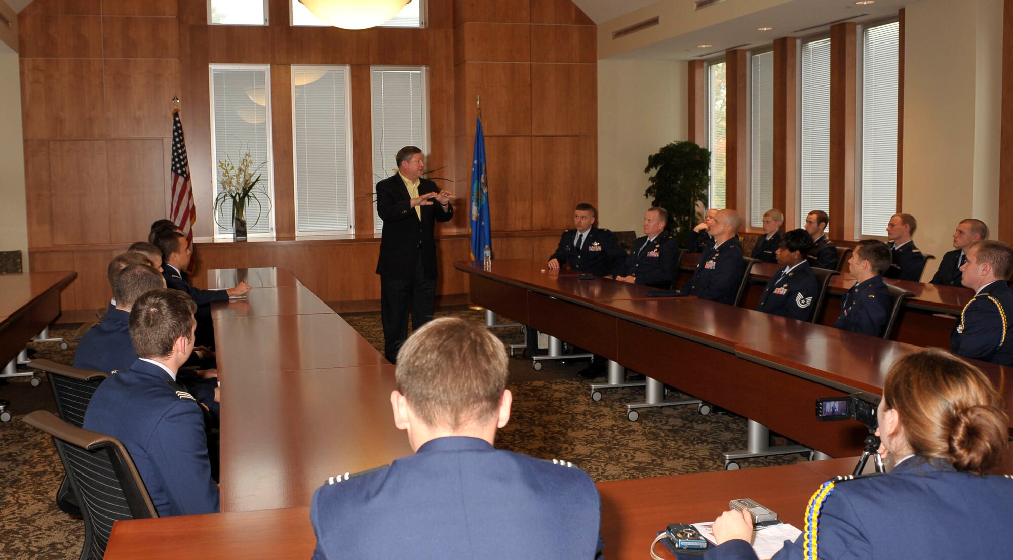 The 22nd Secretary of the Air Force, Michael B. Donley, spoke to more than
40 cadets and active-duty staff from the University of Tennessee's Air Force
ROTC Detachment 800, Oct. 23 at the University of Tennessee
College of Business Administration. This occasion marked the first time
Secretary Donley has addressed Air Force ROTC cadets since being
appointed to office in October 2008. (U.S. Air Force photo/Cadet Hope R. Cronin)
