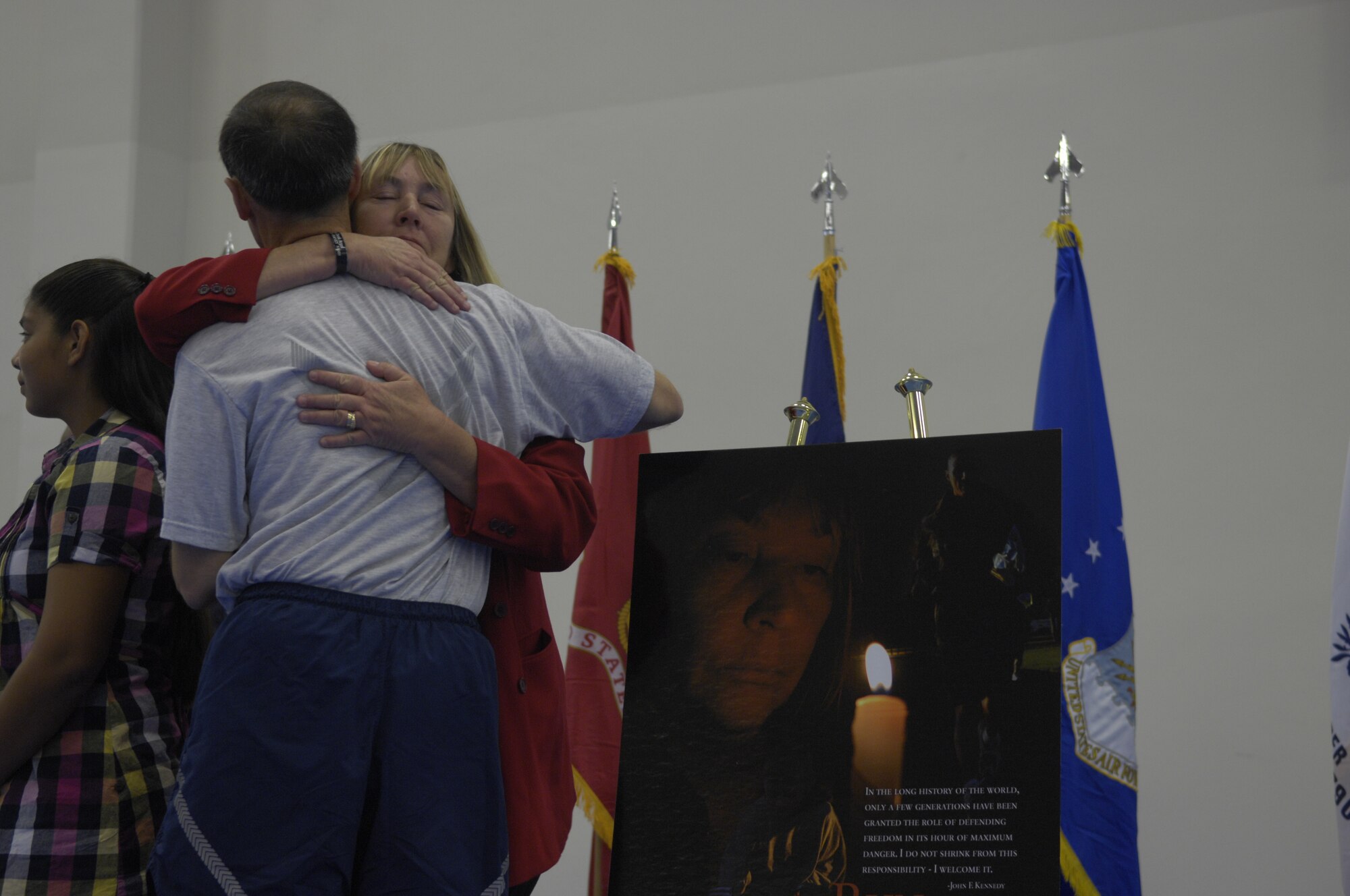VANDENBERG AIR FORCE BASE, Calif. -- Lt. Gen. Larry James, 14th Air Force and the Joint Functional Component Command for Space commander, presents a collage of photos to Ms. Debbie Argel-Bastial during the closing ceremony of the Run to Remember here Wednesday, Nov. 11, 2009. Ms. Argel-Bastial, the mother of a fallen servicemember, has devoted her time and effort to make sure that this year’s and last year’s Run to Remember were successful. (U.S. Air Force photo/Staff Sgt. Levi Riendeau)