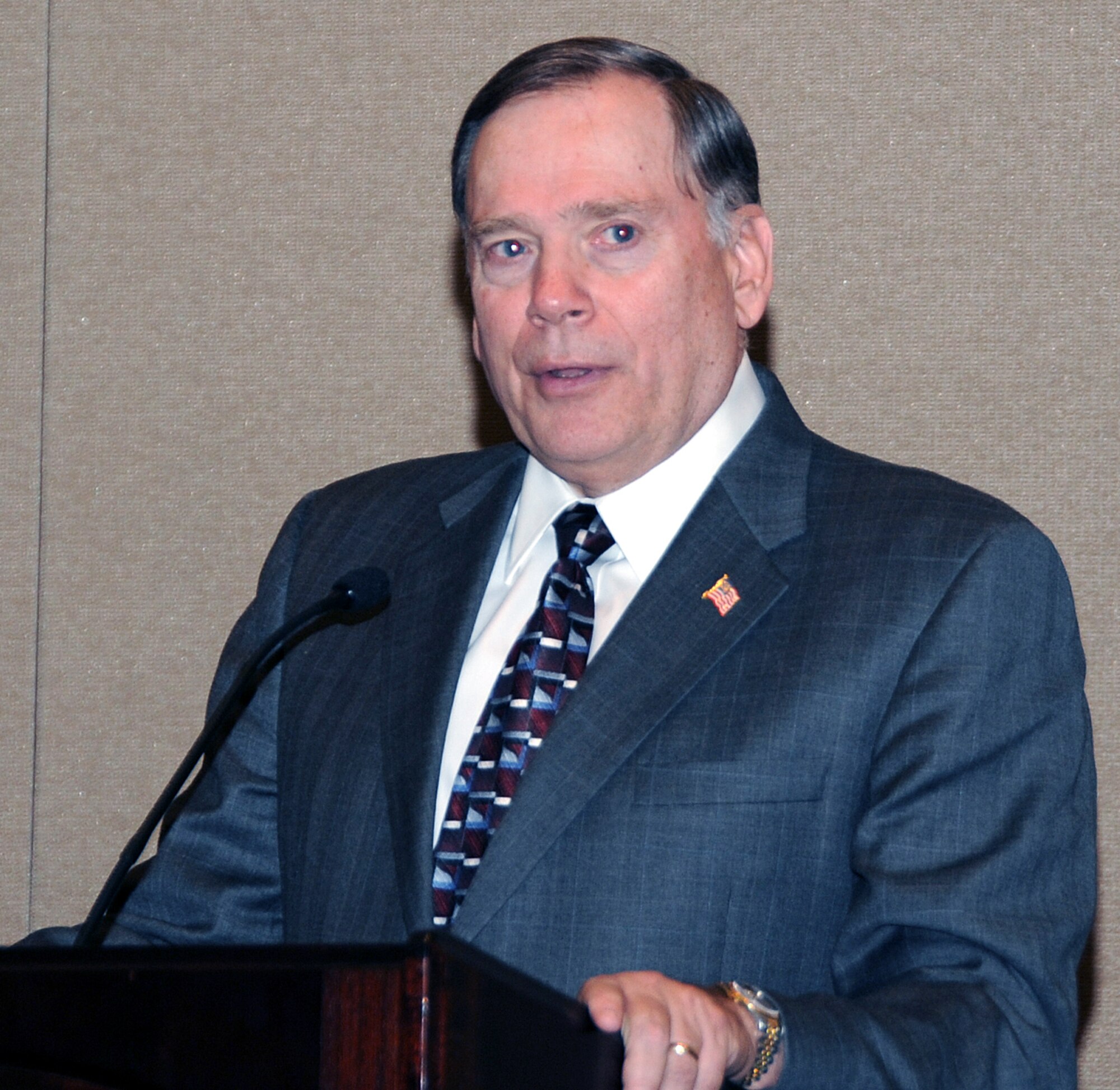 Retired Air Force Chief of Staff Gen. John Jumper speaks to attendees at the dinner Nov. 6 recognizing the 30th anniversary of U.S. Air Force Modeling and Simulation.  The dinner was held at the Sandia Resort and Casino in Albuquerque, N.M.  U.S. Air Force photo by Dennis Carlson