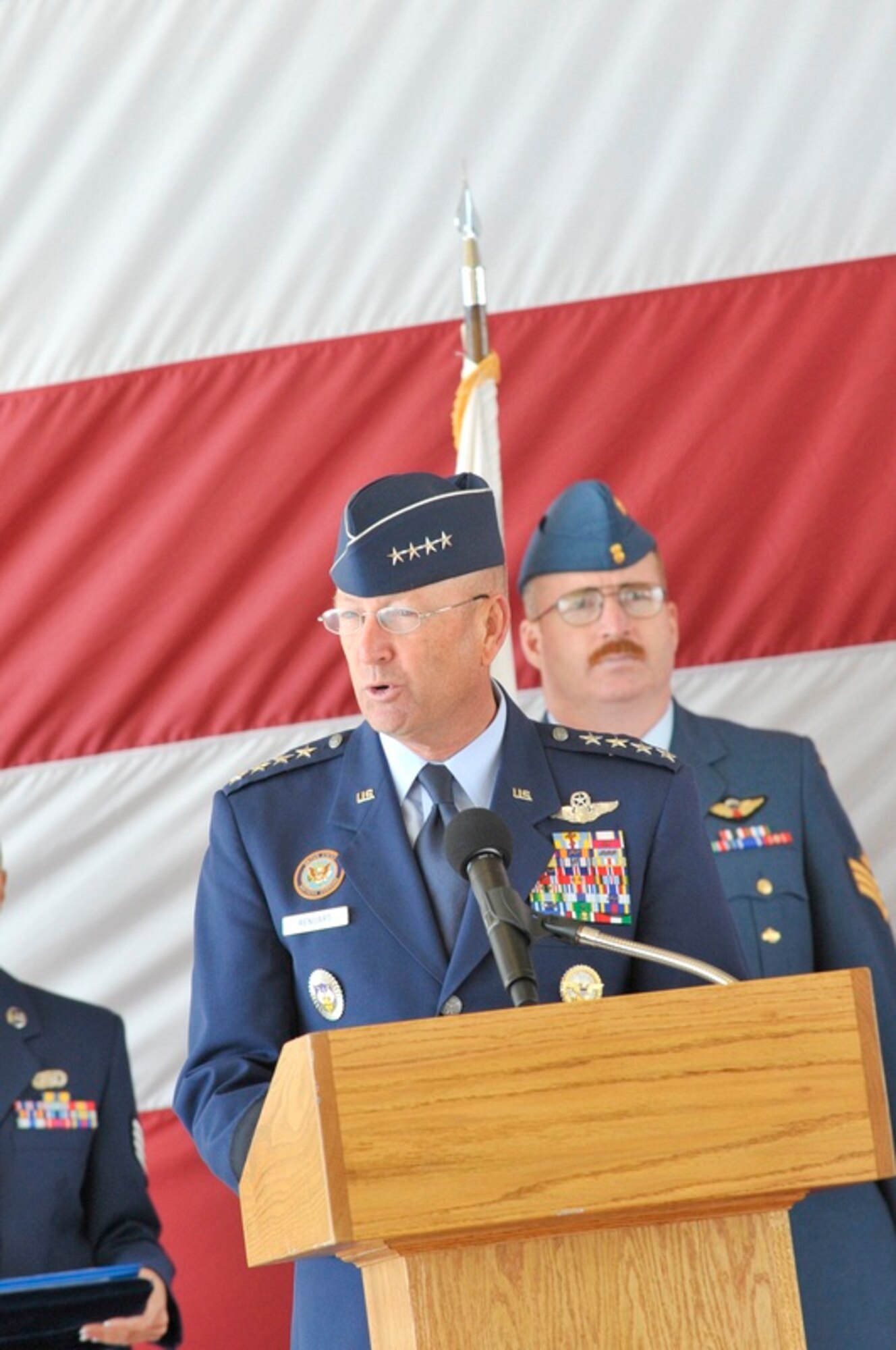Gen. Gene Renuart, commander of NORAD and U.S. Northern Command,
delivers a speech during the Continental U.S. NORAD Region-1st Air Force
(Air Forces Northern) change of command ceremony Nov. 12 at Tyndall AFB,
Fla. (U.S. AIr Force photo by Jonathan Gibson)
