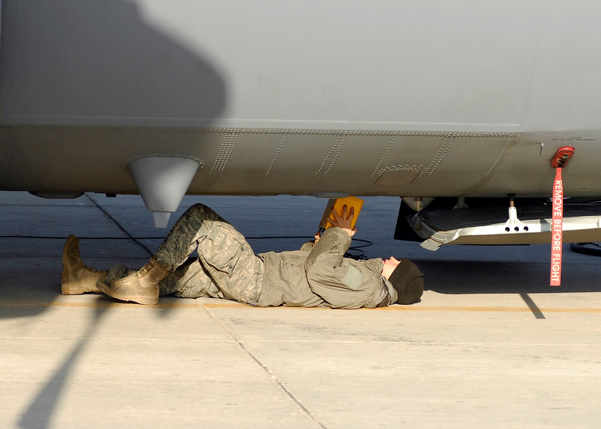BAGRAM AIRFIELD, Afghanistan -- Senior Airman Kevin Mengyan, an electronic warfare specialist from the 41st Expeditionary Electronic Combat Squadron, takes the power unit off of the EC-130 Compass Call Nov. 12, 2009.  The Compass Call system employs offensive capabilities in support of U.S. and Coalition tactical air, surface, and special operations forces.  Airman Mengyan is deployed from Davis-Monthan Air Force Base, Ariz., and hails from Liberty, Tenn.  (U.S. Air Force photo/Senior Airman Felicia Juenke)