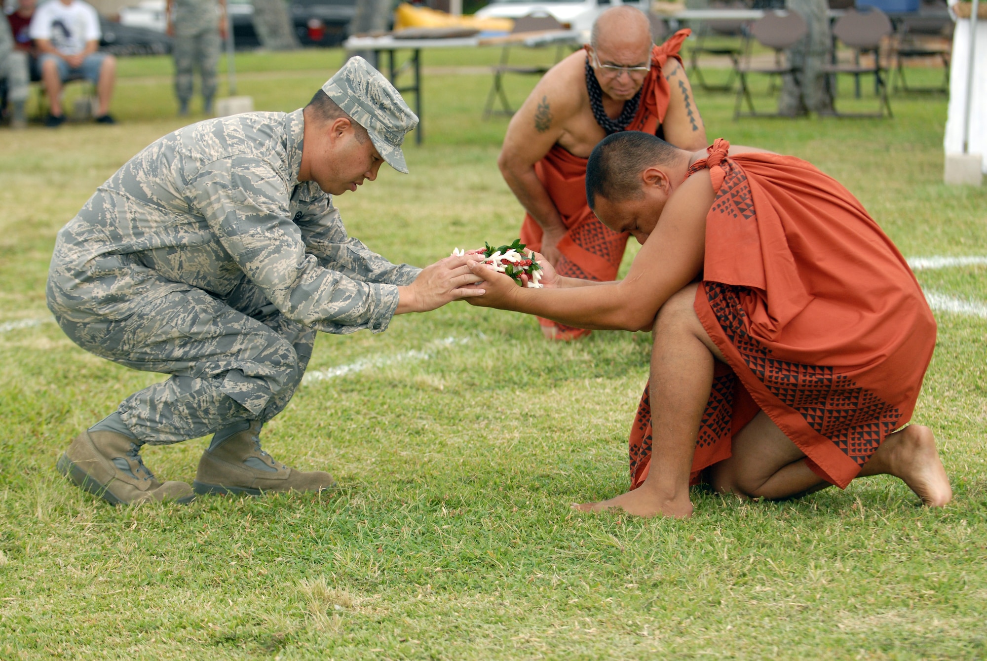 HICKAM AIR FORCE BASE, Hawaii -- Colonel Giovanni Tuck, 15th Airlift Wing commander, offers a gift during the Makahiki Festival here, Nov. 14. For more than two-thousand years, the significance of Lono and his contributions to the beliefs and practices of the early Hawaiian people, influenced the celebration of events held during the Makahiki Festival throughout the Hawaiian Islands. Since Lono was the embodiment of all the characteristics of peace and welfare, all warfare was strictly forbidden during the time of the Makahiki. Since Lono represented the spiritual life-force that came out of all agricultural efforts, much feasting of every kind was done during the four months of the Makahiki. This focus on health and welfare made games of skill that tested a healthy body and mind a focal point of the Makahiki games. (U.S. Air Force photo/Senior Airman Gustavo Gonzalez)