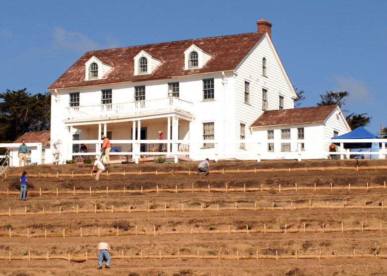 Vandenberg Airmen participate in National Public Lands Day > Vandenberg