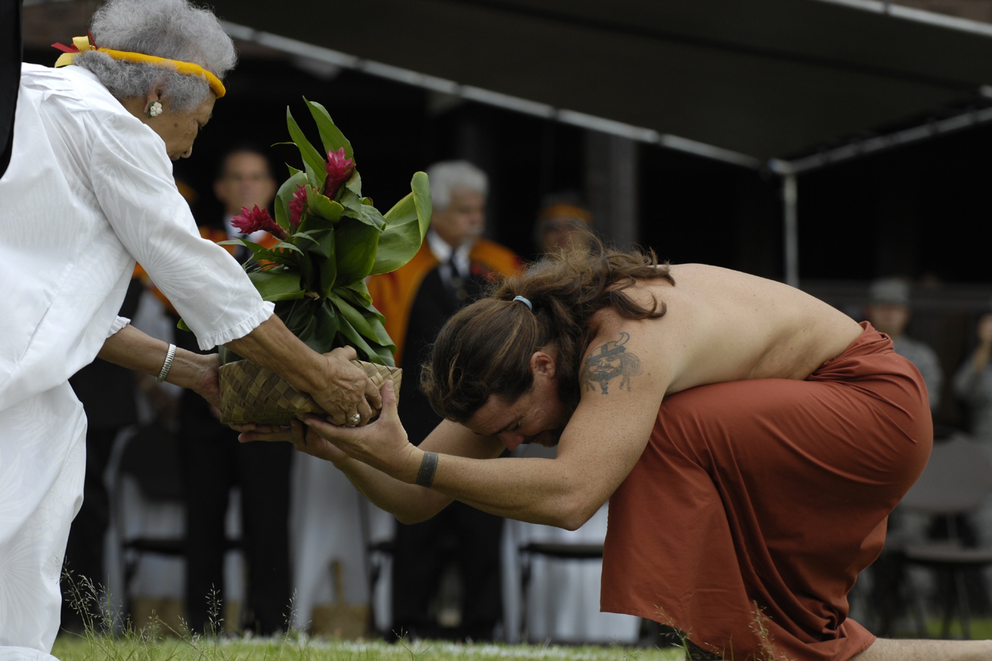 HICKAM AFB - Local Hawaiian and Hickam AFB officials gathered at Hickam Harbor, Hickam AFB, Hawaii on Nov. 14 for the 8th Annual Kapuaikaula (Hickam) Makahiki (Thanksgiving) festival. The festival involved a ceremonial arrival in canoes, spiritual offerings, five skills competitions and a feast to end the day. According to history texts, the Makahiki was started to honor Lono, the Hawaiian guardian of agriculture, rain, health and peace.(DoD photo by U.S.  Air Force Tech Sgt. Cohen A. Young)