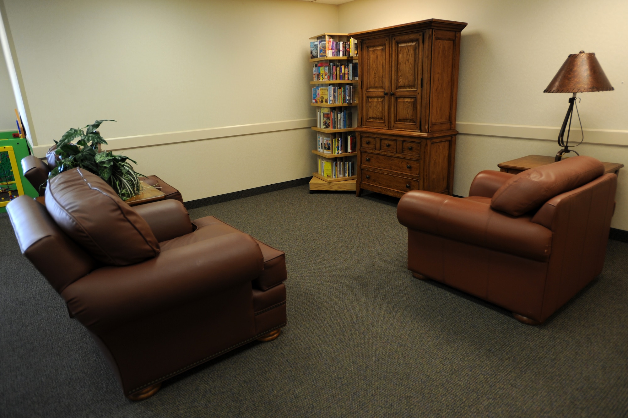 Temporary Lodging Facility reading area (U.S. Air Force photo by Senior Airman Jim Araos)