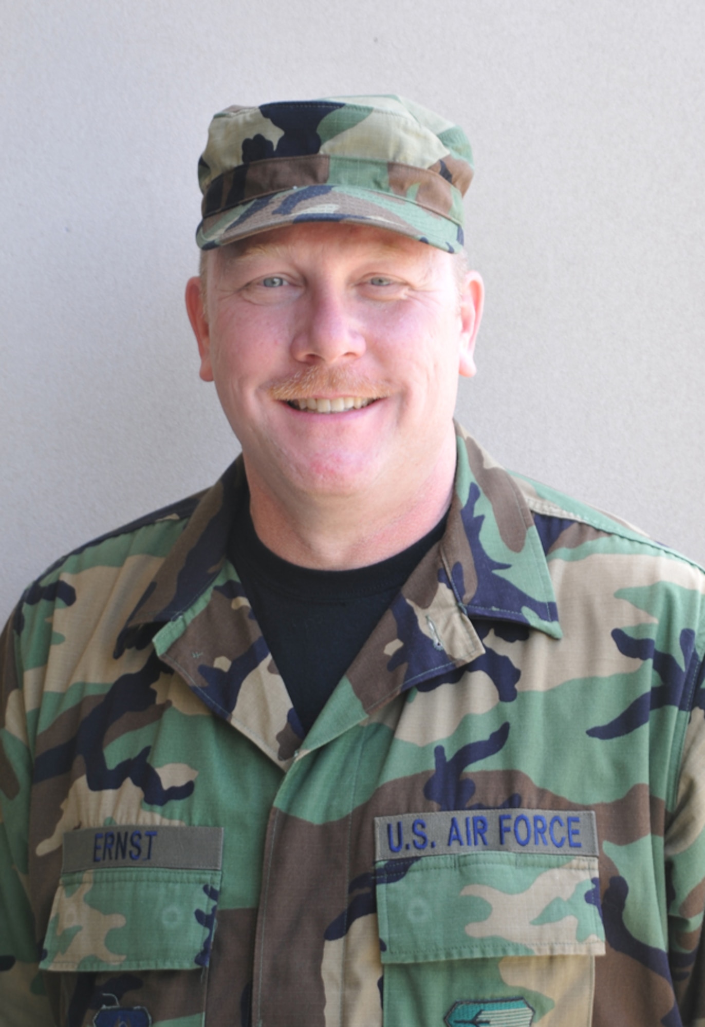 Did you know Master Sgt. David Ernst, an optometry technician in the 932nd Aerospace Medical Squadron, is now an eye doctor? Sergeant Ernst recently received his doctor of optometry degree from the University of Missouri-St. Louis.  The course work lasted four years including clinical training.  The intense course work was challenging and represented a career change for Sergeant Ernst. He said the support and encouragement from his supervisors and friends was rock solid. A long-time NCO in the 932nd, Sergeant Ernst also served as first sergeant for the AMDS.
"You are never too old to change a career or chase a dream," he said. Sergeant Ernst now has an optometry practice in Illinois.
(Story and Air Force photo by Tech. Sgt. Dan Oliver)