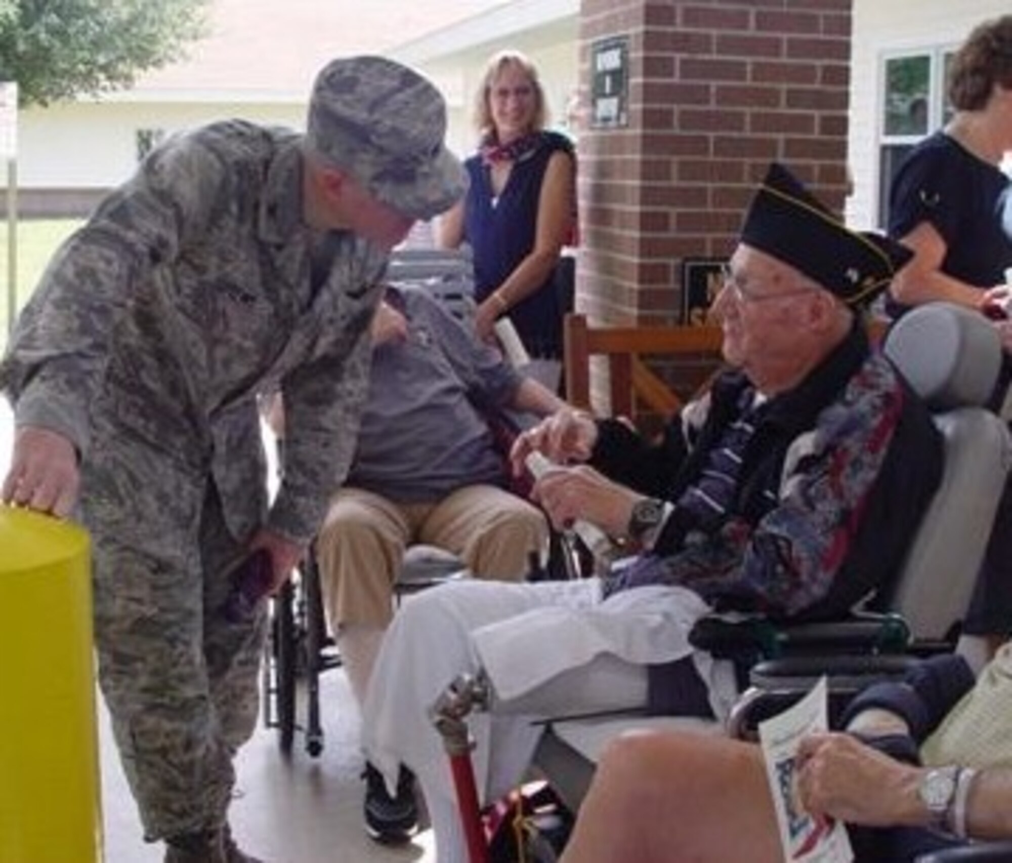 Colonel Kenneth Lewis, Jr., speaks to Aaron Kraselsky, WWII vet and recent recepient of a prosethic leg at age 96 (Photo by Art Hagedon)