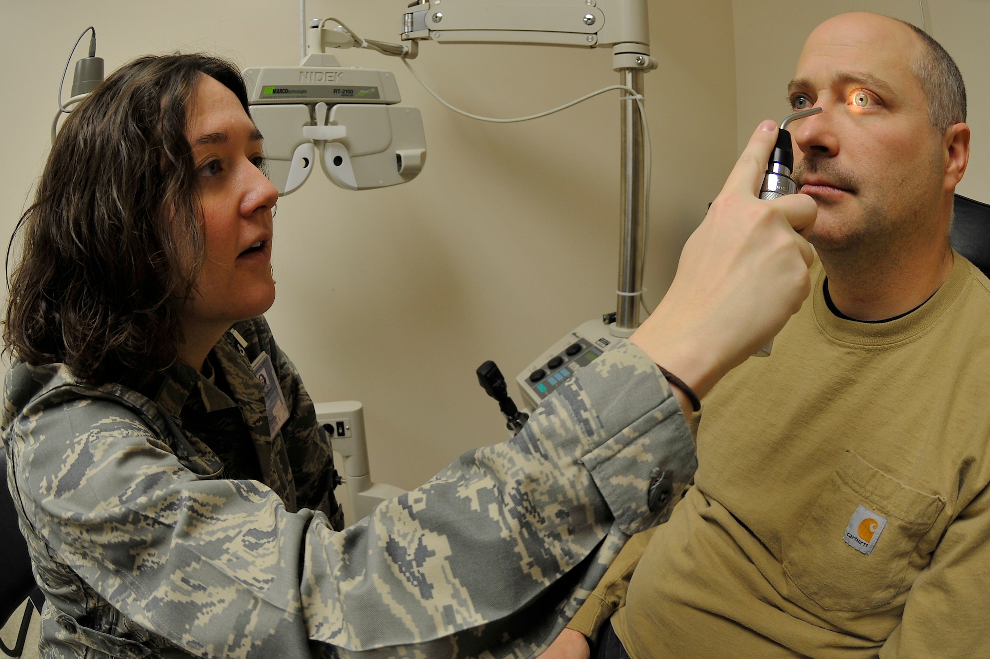 Capt. Luanne Danes checks the pupils of Master Sgt. Timothy Vanderhoff
during his visit to the Optometry Clinic Nov. 19, 2009, Eielson Air Force
Base, Alaska. Captain Danes, officer in charge of Optometry, is assigned to
the 354th Medical Operation Squadron. Sergeant Vanderhoff, crew chief, is
assigned to the 168th Aircraft Maintenance Squadron. (U.S. Air Force
photo/Staff Sgt. Christopher Boitz)
