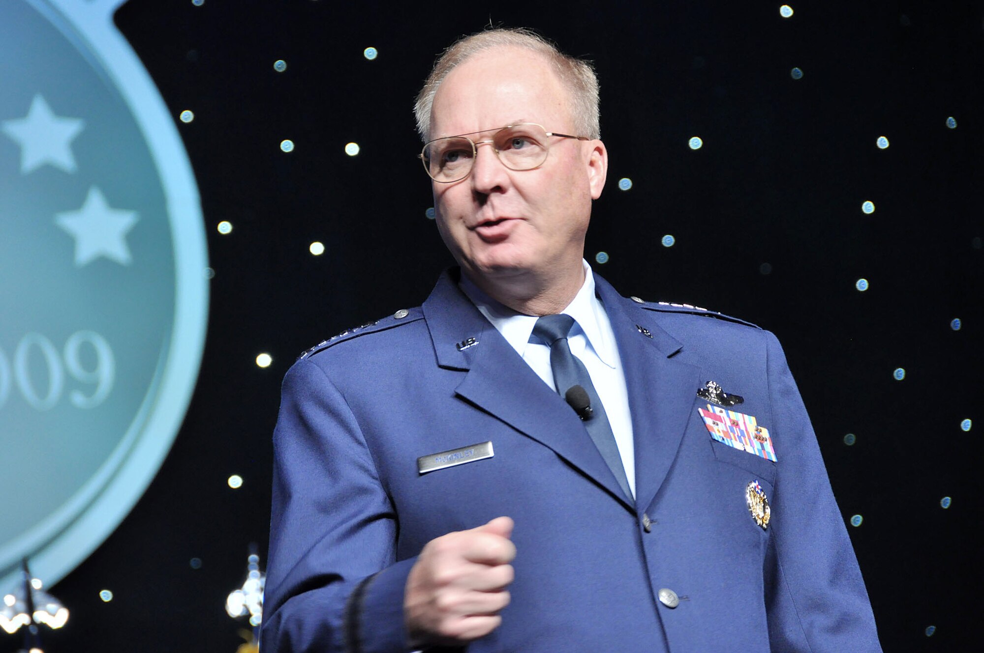 Gen. Craig R. McKinley addresses Army and Air National Guard senior servicemembers from across the nation Nov. 19, 2009, at the National Harbor outside Washington, D.C. General McKinley is the chief of the National Guard Bureau. (U.S. Air Force photo/Master Sgt. Mike R. Smith)