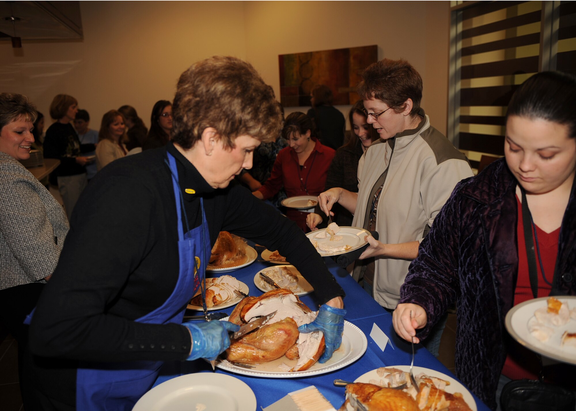 Mary Clingman, director of Butterball's Turkey-Talk Line, carves a turkey while military spouses from Seymour Johnson Air Force Base, N.C. and Fort Bragg, N.C. samples turkey prepared various ways at Butterball University Nov. 17, 2009. Butterball invited military spouses to the university in Garner, N.C., to give back to those who fight for freedom and protect the country. (U.S. Air Force photo/Senior Airman Ciara Wymbs) 