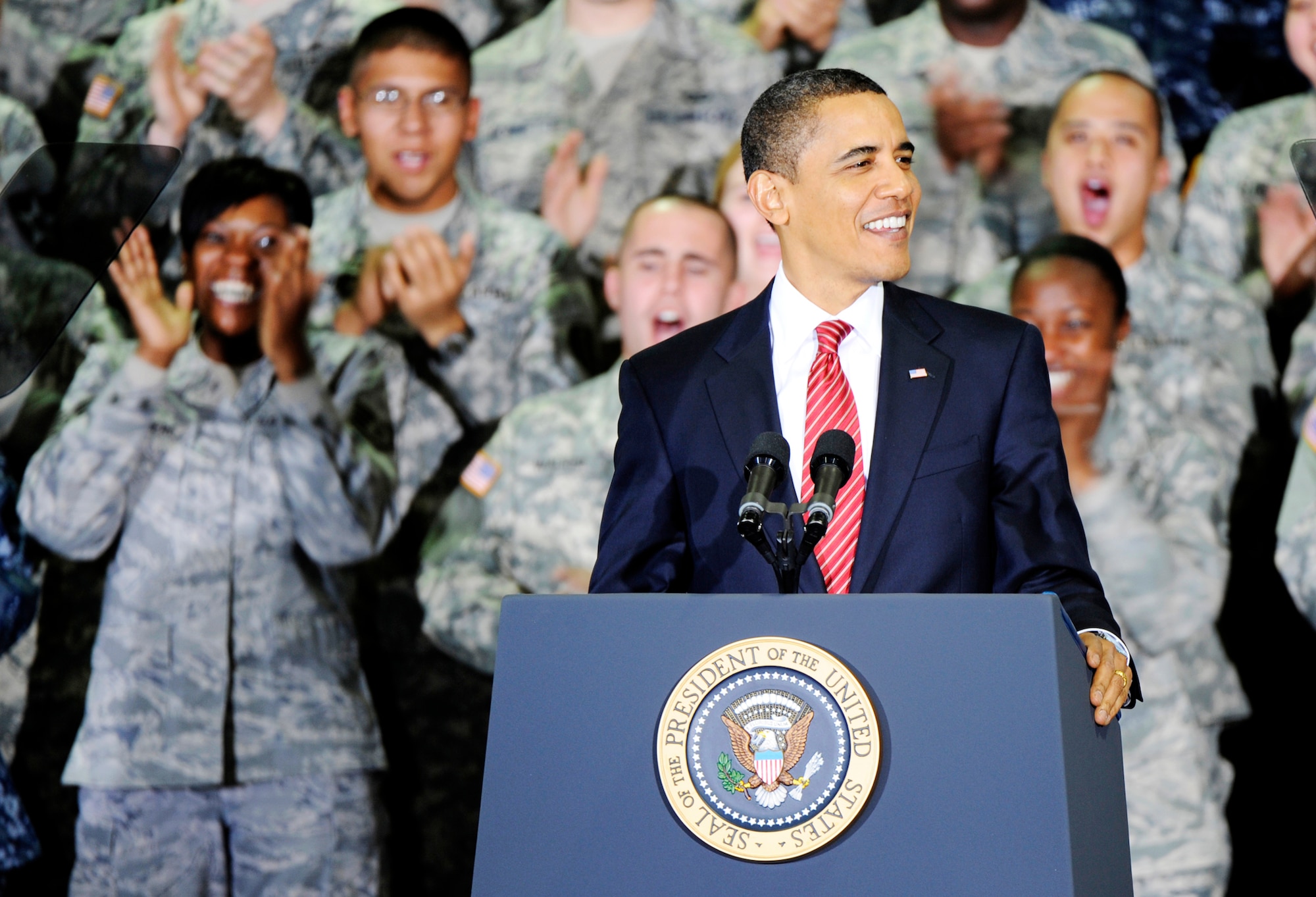 President Barack Obama addresses U.S. servicemembers Nov. 18, 2009, at Osan Air Base, South Korea.  This is President Obama's first visit to South Korea since taking office in January. (U.S. Air Force photo/Staff Sgt. Paul Gonzales)

