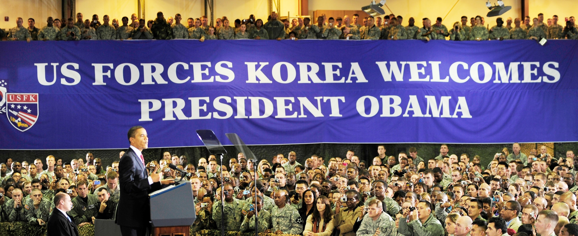 President Barack Obama addresses more than 1,500 U.S. servicemembers Nov. 18, 2009, at Osan Air Base, South Korea. This was President Obama's last stop of his Asian visit. (U.S. Air Force photo/Staff Sgt. Brian Ferguson)

