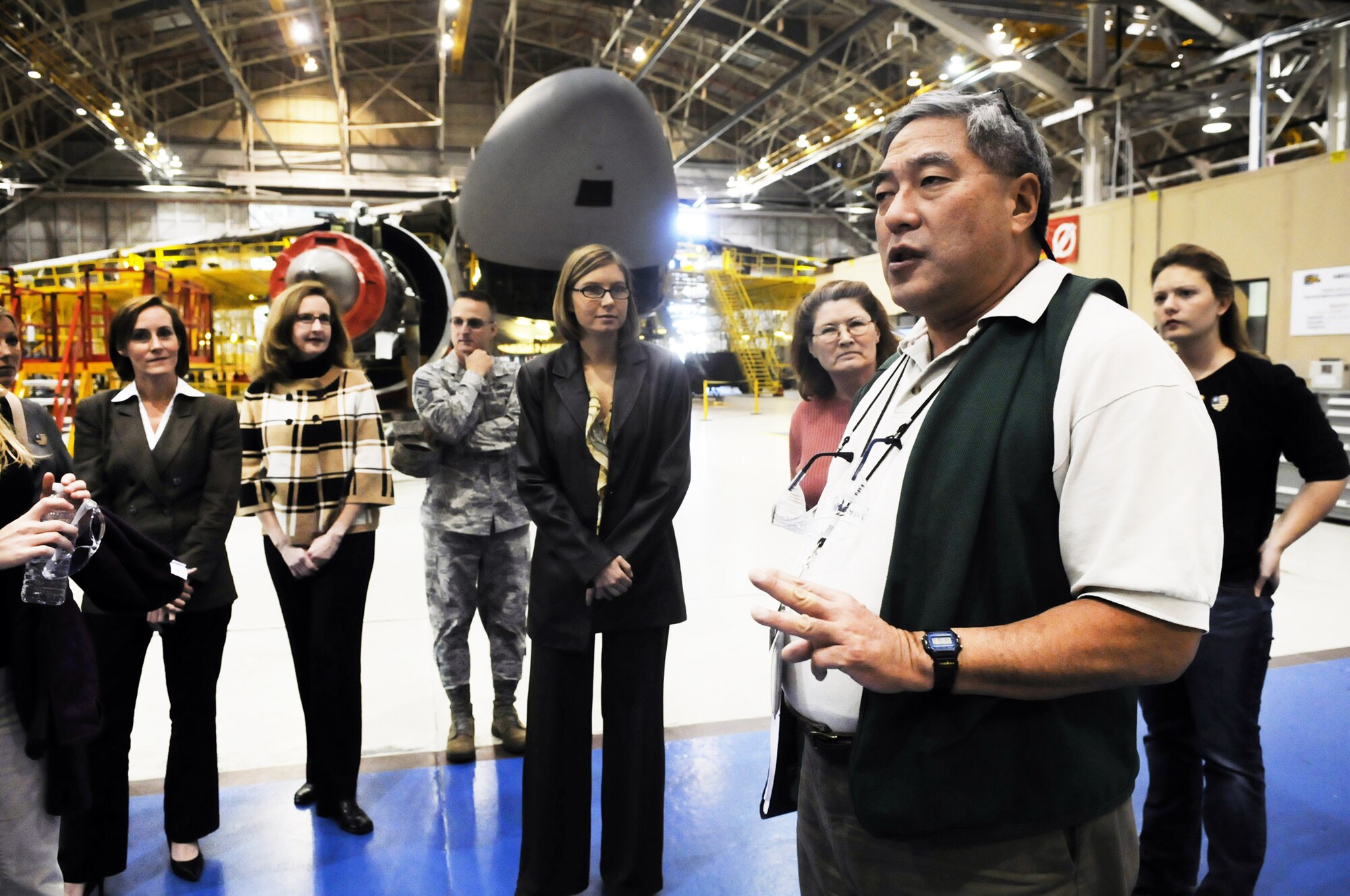 David Nakayama briefs spouses on the Heart Link orientation tour on C-5 maintenance. U. S. Air Force photo by Sue Sapp