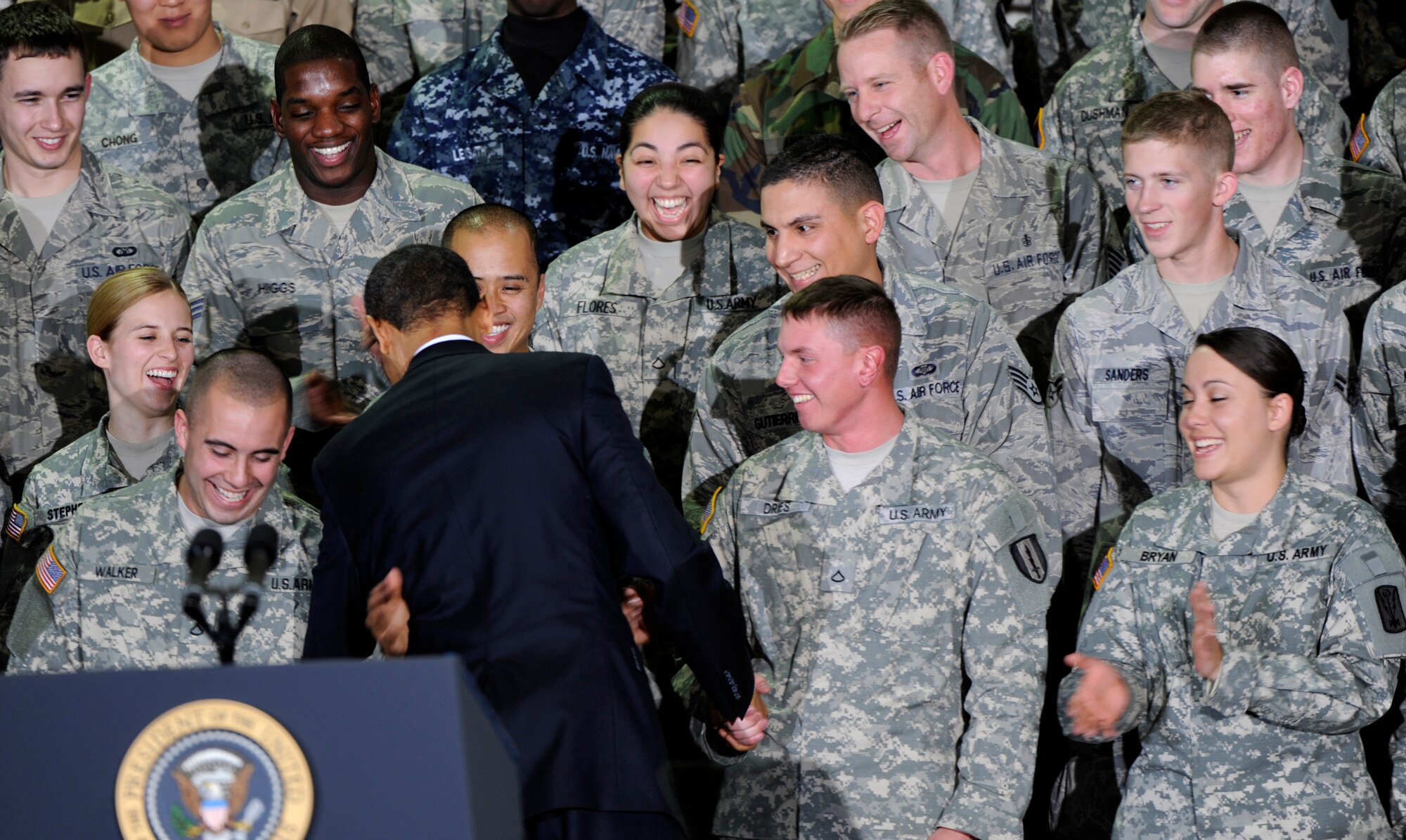 U.S. President Barack Obama thanks U.S. servicemembers at Osan Air Base, Republic of Korea, Nov. 19, 2009.  This is President Obama's first visit to Korea since taking office in January.  The stop in Korea was the last leg of his Asia visit. (U.S. Air Force photo/Staff Sgt. Paul Gonzales)

