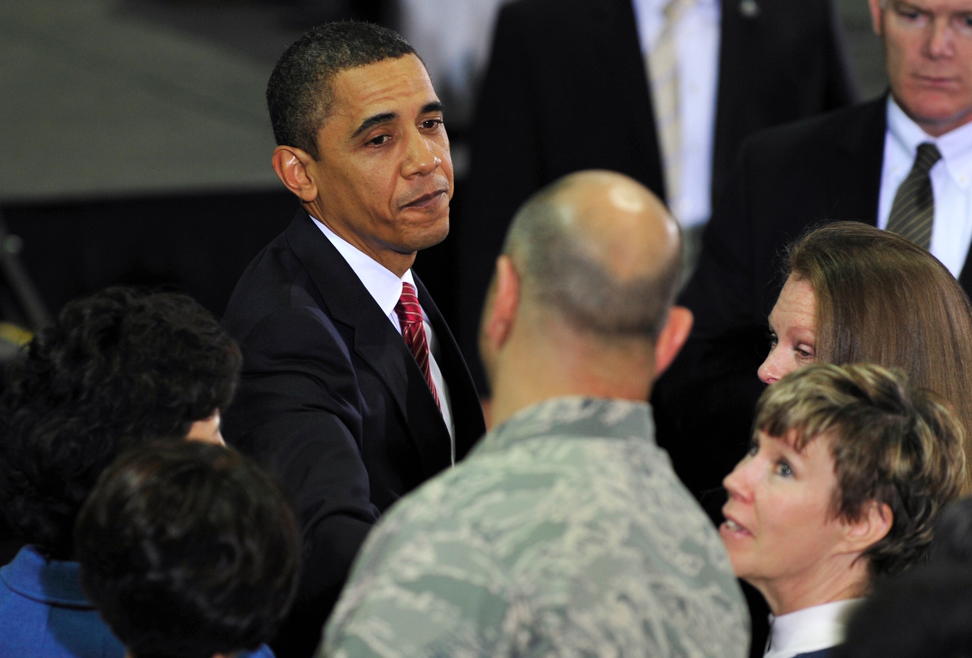 U.S. President Barack Obama thanks U.S. servicemembers at Osan Air Base, Republic of Korea, Nov. 19, 2009.  This is President Obama's first visit to Korea since taking office in January.  The stop in Korea was the last leg of his Asia visit. (U.S. Air Force photo/Staff Sgt. Brian Ferguson)

