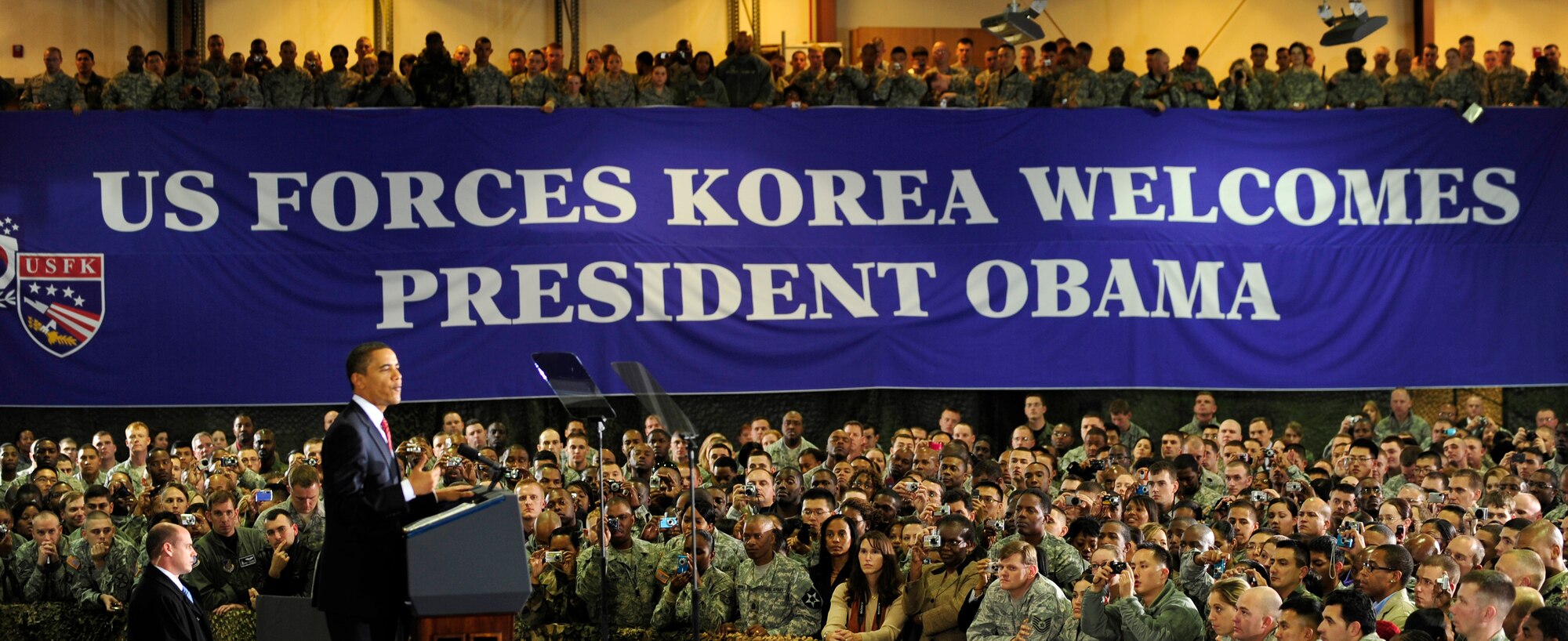 U.S. President Barack Obama addresses more than 1,500 U.S. servicemembers at Osan Air Base, Republic of Korea, Nov. 19, 2009.  This is President Obama's first visit to Korea since taking office in January.  The stop in Korea was the last leg of his Asia visit. (U.S. Air Force photo/Staff Sgt. Brian Ferguson)

