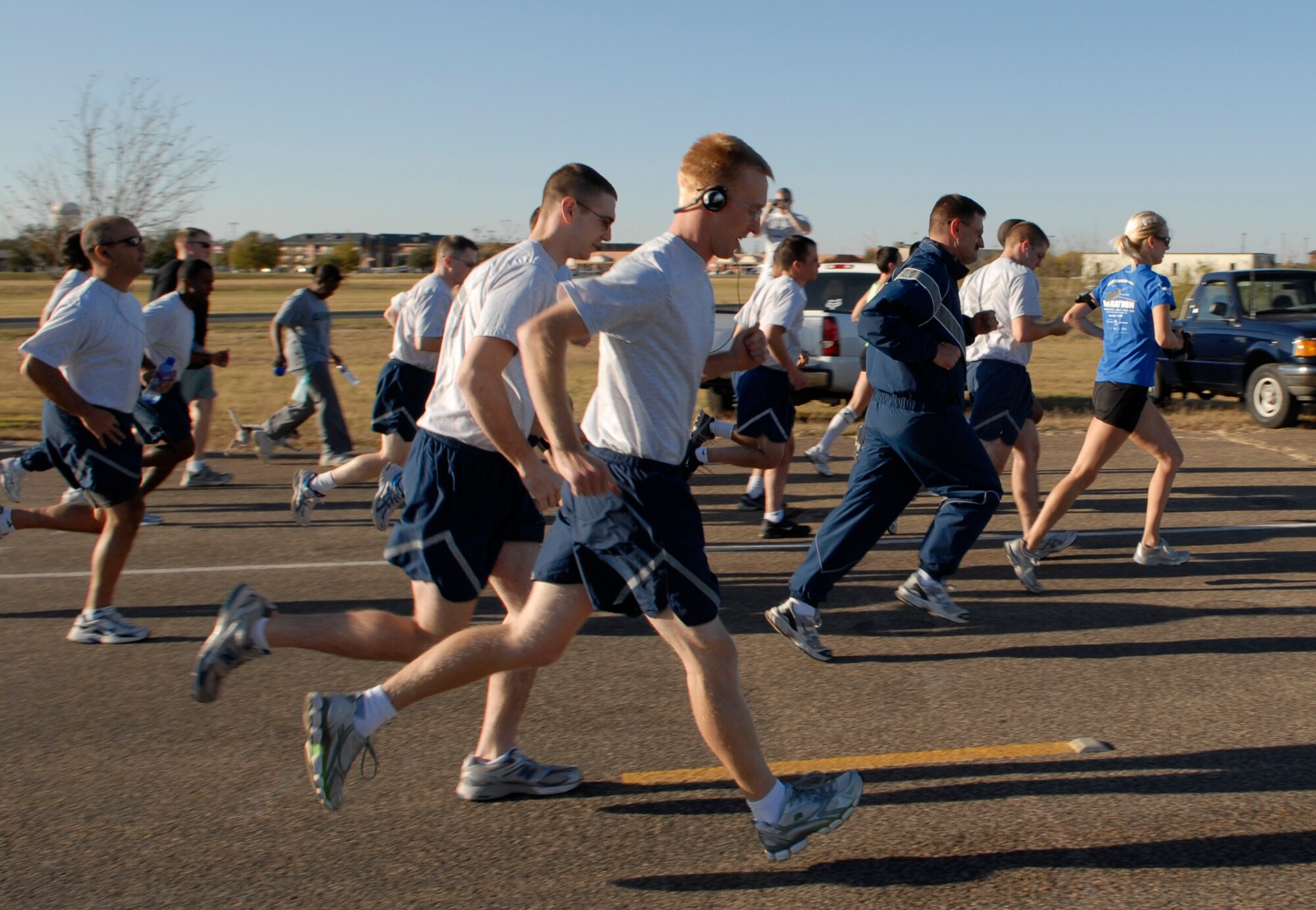 GOODFELLOW AIR FORCE BASE, Texas -- Servicemembers from Goodfellow AFB set off on the 2009 Turkey Trot, Nov. 18. The 5 kilometer course is set at the "triangle" on the old flightline. (U.S. Air Force photo/Lou Czarnecki)