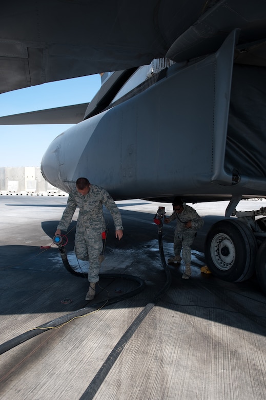Left, Staff Sgt. Michael Thomas and Senior Airman William Hunt, 37th Aircraft Maintenance Unit crew chiefs, remove refueling hoses from a B-1B Lancer after a refueling, Nov. 15, in Southwest Asia. The 37 AMU works to keep the B-1 operational and safe for missions in the U.S. Central Command area of responsibility. Sergeant Thomas and Airman Hunt are deployed from Ellsworth Air Force Base, S.D. in support of operations Iraqi and Enduring Freedom. (U.S. Air Force photo/Staff Sgt. Robert Barney)