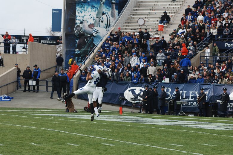 Football Falcons End Season On A Sour Note With 38 21 Loss To Byu