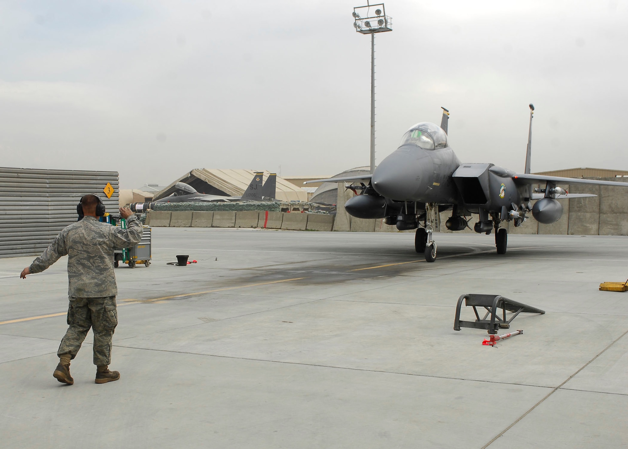 BAGRAM AIRFIELD, Afghanistan -- Brig. Gen. Steven Kwast (Pilot- front seat) and Capt. Ryan Bone (Weapons-Systems Officer- back seat) are signaled to turn left while getting marshaled into a parking spot Nov. 22, 2009.  Today marked a very important day for Capt. Bone, he reached the 1,000 flying hours.  Capt. Bone is deployed from Seymour Johnson Air Force Base, N.C., and hails from Gainesville, Fla.  Gen. Kwast, the 455th Air Expeditionary Wing Commander, was previously stationed at Seymour Johnson AFB as the wing commander.  (U.S. Air Force photo/Senior Airman Felicia Juenke)