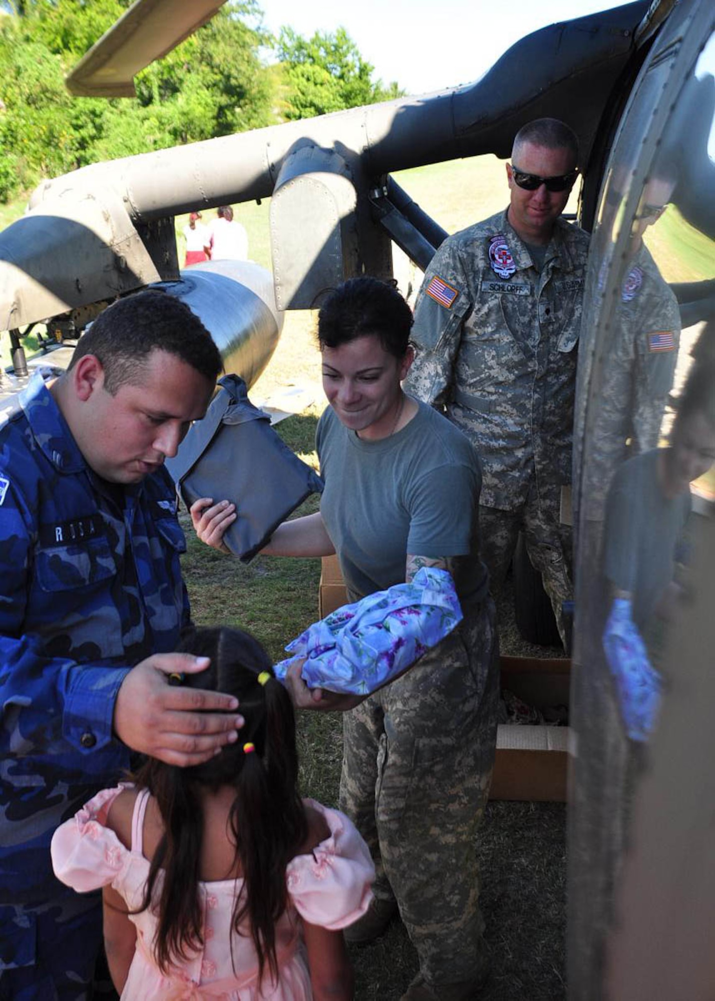 ILOPANGO, El Salvador – Army Sgt. Elena Clark, a flight medic assigned to Joint Task Force-Bravo, hands a bag full of school supplies to a little girl Nov. 22 near Las Isletas, El Salvador. The JTF-Bravo Medical Element performed a Medical Civil Action Program, or MEDCAP, from Nov. 19 to 23 treating 2,987 people in several different cities affected by the El Salvador mudslides (U.S. Air Force photo/Staff Sgt. Chad Thompson).