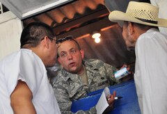 ILOPANGO, El Salvador – Air Force Capt. Manuel Silveira (center), MEDEL pharmacist, explains a perscription Nov. 20 in San Diego, El Salvador. JTF-Bravo Medical Element performed a Medical Civil Action Program, or MEDCAP, from Nov. 19 to 23 treating 2,987 people in several different cities affected by the El Salvador mudslides. The MEDEL personnel distributed more than $23,000 in medical supplies during the MEDCAP. The medicines ranged from prescription medicine to common pain-killers (U.S. Air Force photo/Staff Sgt. Chad Thompson).