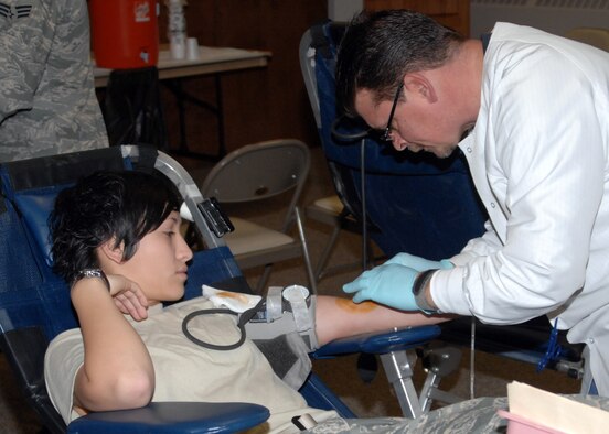 Technician Frank Wake, right, helps Airman 1st Class Rebecca Arnold, 62nd Aerial Port Squadron, donate blood Nov. 20 during the Armed Services Blood Bank Center drive at the McChord Chapel Annex. Donors gave 85 pints of blood – beating the 80-pint goal and previous collection numbers. ASBBC’s mission is to provide blood to support our military, dependents, and retirees during emergencies and surgeries at our Military Treatment Facilities, with a focus on supporting our combat forces in Iraq and Afghanistan. (U.S. Air Force photo/Randy White)