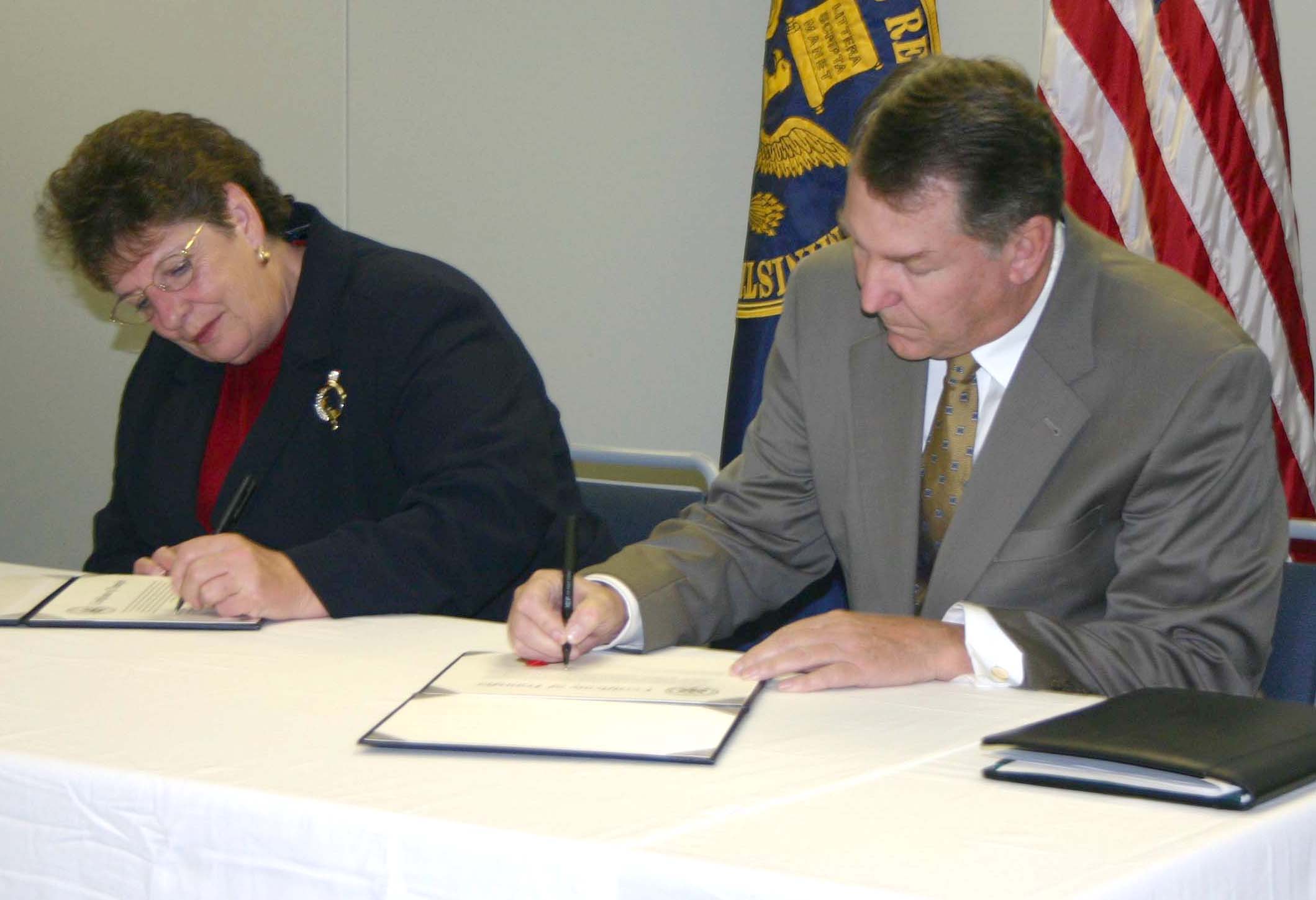 Records transfer marks historic milestone > Air Force's Personnel