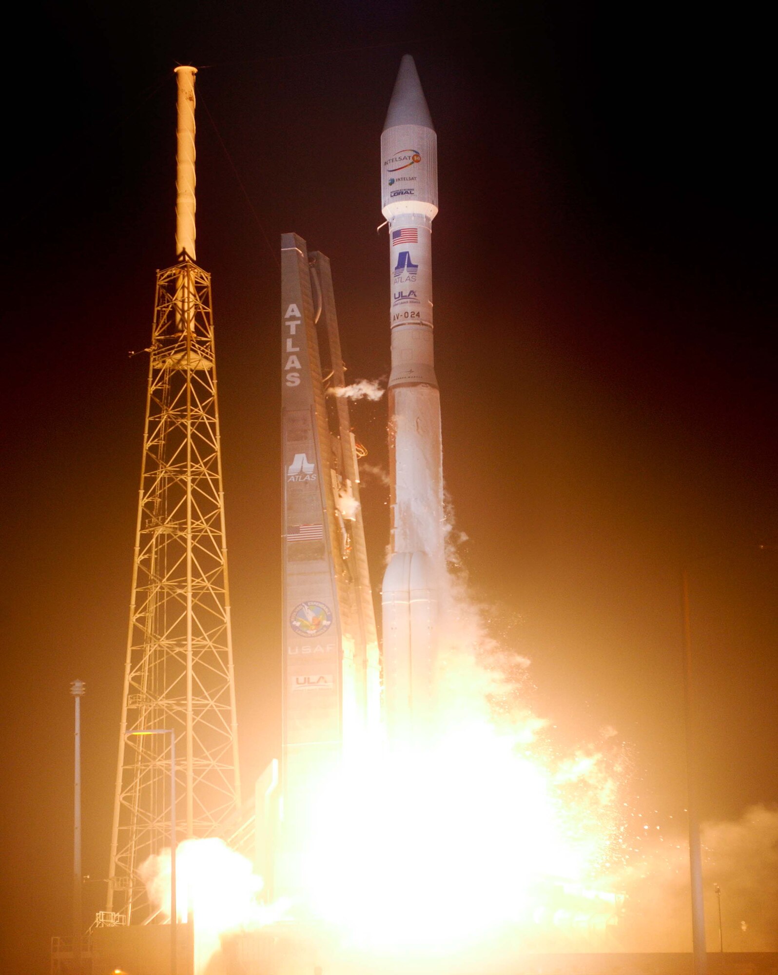 A United Launch Alliance Atlas V rocket launches at 1:55 a.m. EST Monday, Nov. 23, 2009 from Space Launch Complex-41 at Cape Canaveral Air Force Station. The United Launch Alliance Atlas V lifted the Intelsat-14 commercial satellite, designed tol provide high-powered video and data services to customersthroughout the Americas, Europe and Africa. (United Launch Alliance photo by Pat Corkery)