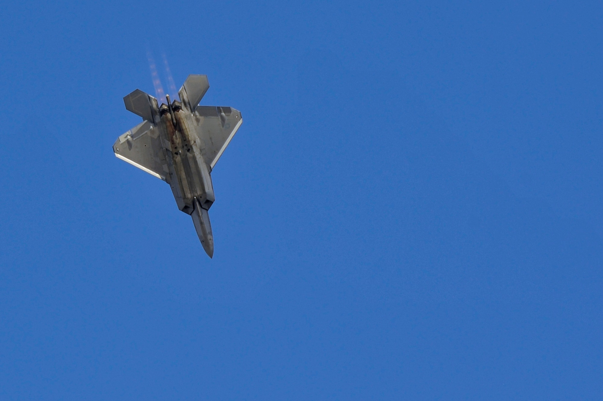 DUBAI, United Arab Emirates - An F-22 Raptor performs a dive at the Dubai Air Show Nov. 15, 2009. The F-22 Raptor provides the Air Force with a combination of stealth, supercruise, maneuverability, and integrated avionics. (U.S. Air Force photo/Tech. Sgt. Charles Larkin Sr)