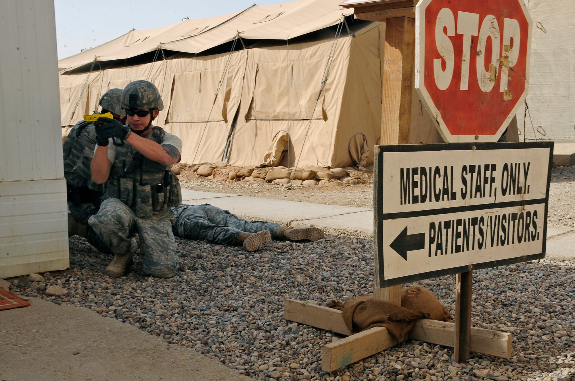 ALI BASE, Iraq -- U.S. Air Force members of the 732 Provost Marshall Office/ Det 5, pursue a perpetrator during an active shooter scenario at the combat support hospital here, Nov. 19, 2009. The scenario is designed to help train PMO members on responding to emergency situations involving an active gunman. (U.S. Air Force photo/ Senior Airman Tony R. Ritter)