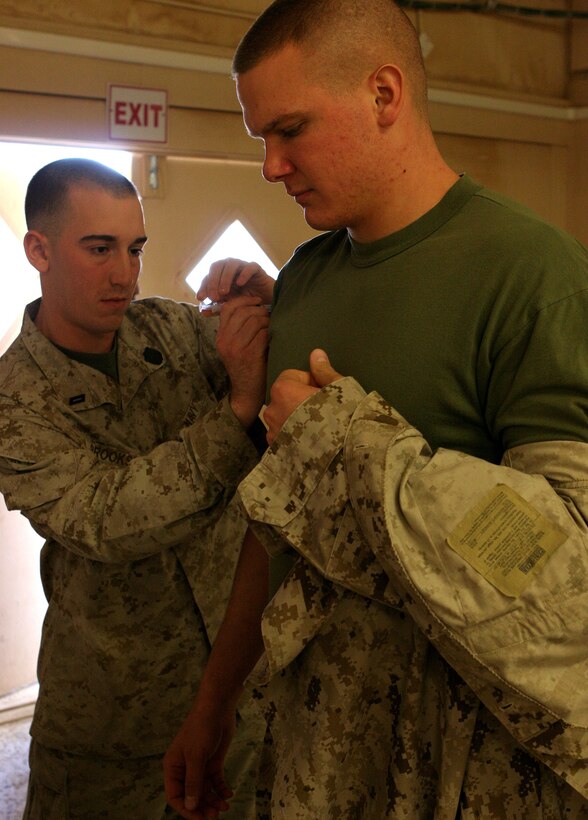 Seaman Apprentice Deen Brooksher, a corpsman with II Marine Expeditionary Force Headquarters Group (Forward), prepares to give a fellow service member the swine flu vaccination aboard Al Asad Air Base, Iraq, Nov. 24, 2009. All service members are required to receive the swine flu vaccination.