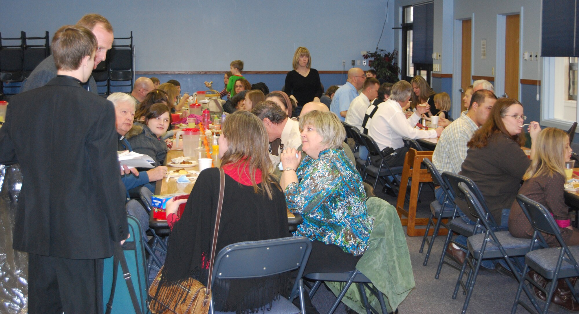 Protestant and Catholic families enjoy food and fellowship at the chapel’s annual community Thanksgiving dinner Nov. 22, 2009 in the Chapel Annex. Members of the Catholic and Protestant communities provided the side dishes and desserts. The chapel supplied the meat, potatoes and rolls. (U.S. Air Force photo/Airman 1st Class Kristina Overton)