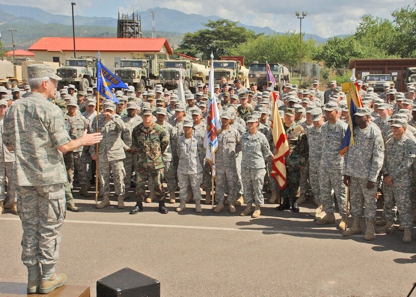 SOTO CANO AIR BASE, Honduras -- Gen. Douglas Fraser, Commander, U.S. Southern Command, speaks to the Soldiers, Sailors and Airmen of Soto Cano Air Base during his visit here Nov. 25. General Fraser thanked the JTF-Bravo members for their hard work, particularly in the recent El Salvador disaster relief mission, and wished them all a happy Thanksigiving holiday. (Photo by Mr. Martin Chahin)