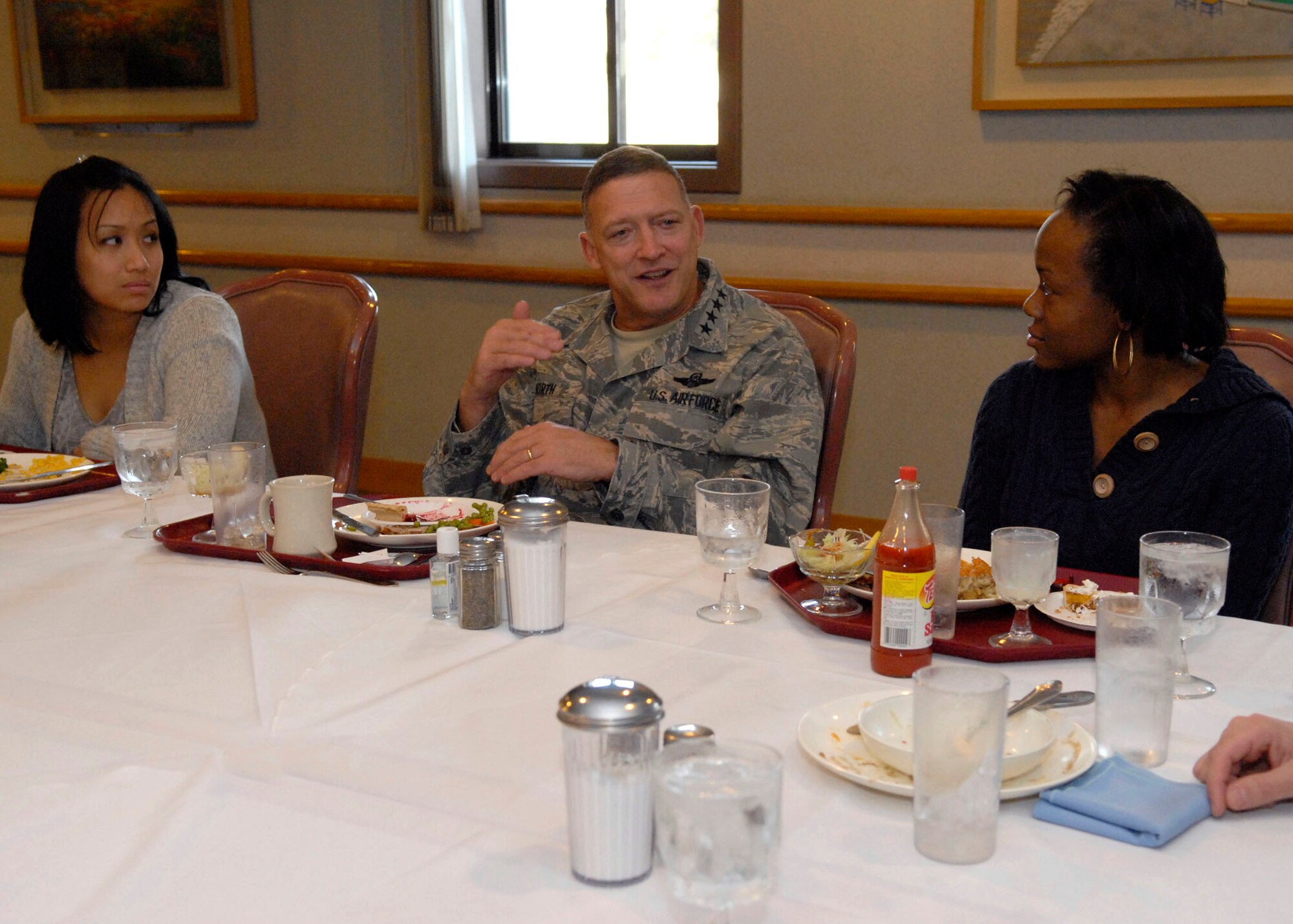 Gen. Gary North, Pacific Air Forces commander, converses with Senior Airman Quyen Luong and Airman 1st Class Stacey Clarke, 51st Fighter Wing, during Thanksgiving dinner Nov. 26 at Kunsan Air Base, Republic of Korea. General North, Chief Master Sgt. Brooke McLean, PACAF command chief, and four members of the Air Force Civilian Advisory Council toured Osan and Kunsan Air Bases, ROK, to celebrate Thanksgiving with the Airmen serving in the ROK. (U.S. Air Force photo/Tech. Sgt. Jerome Tayborn)