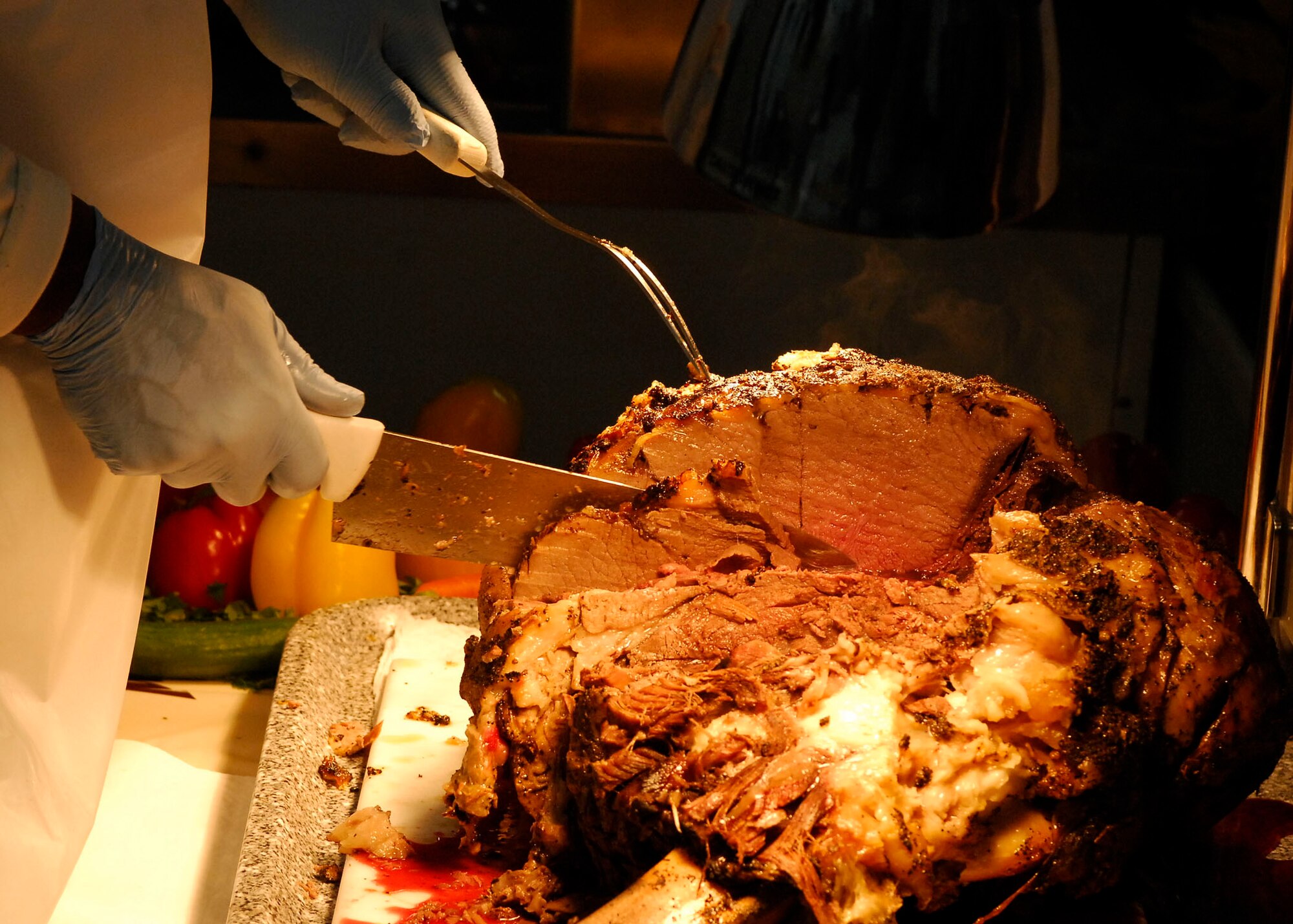 BAGRAM AIRFIELD, Afghanistan -- 455th Air Expeditionary Wing leadership serve Airmen, Soldiers, Sailors and Marines a Thanksgiving Day meal, Nov. 26, 2009.  Air Force and Army leadership served meals on Thanksgiving as a way to boost the morale of the servicemen and women.  (U.S. Air Force photo/Senior Airman Felicia Juenke)