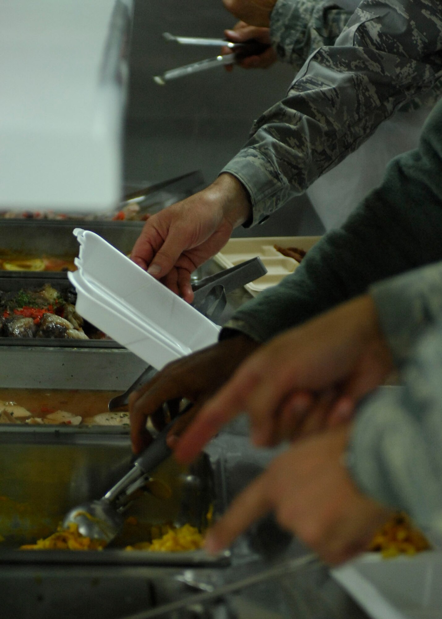 BAGRAM AIRFIELD, Afghanistan -- The 455th Air Expeditionary Wing vice commander, group commanders and first sergeants, serve Airmen, Soldiers, Sailors and Marines Thanksgiving day meal, Nov. 26, 2009.  The Air Force and Army leadership served meals on Thanksgiving as a way to boost the morale of the servicemen and women.  (U.S. Air Force photo/Senior Airman Felicia Juenke)
