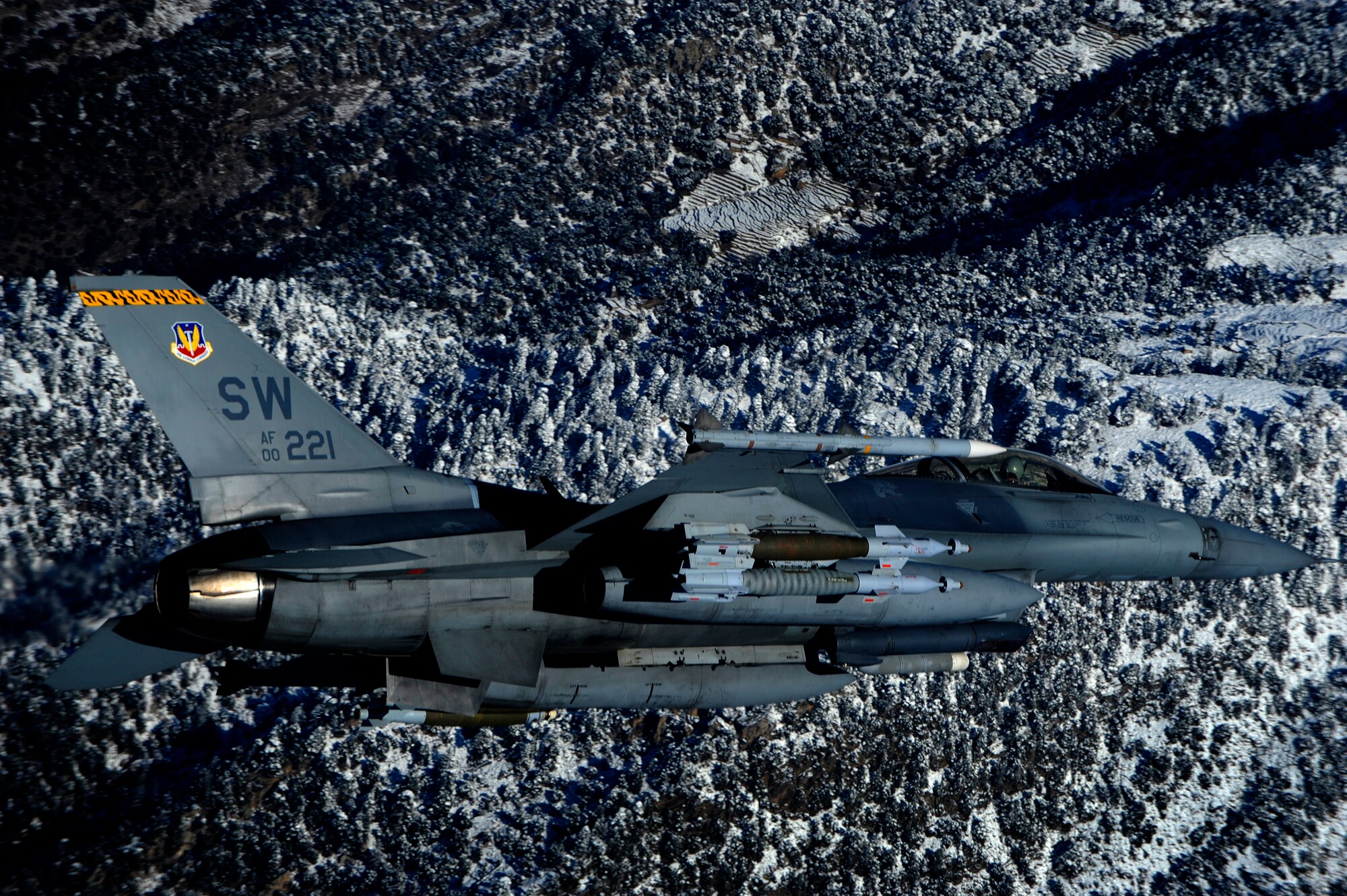 A U.S. Air Force F-16 Fighting Falcon from the 79th Expeditionary Fighter Squadron at Bagram Airfield, Afghanistan, conducts operations over eastern Afghanistan, Nov. 26, 2009.  (U.S. Air Force photo by Staff Sgt. Michael B. Keller) (Released)

