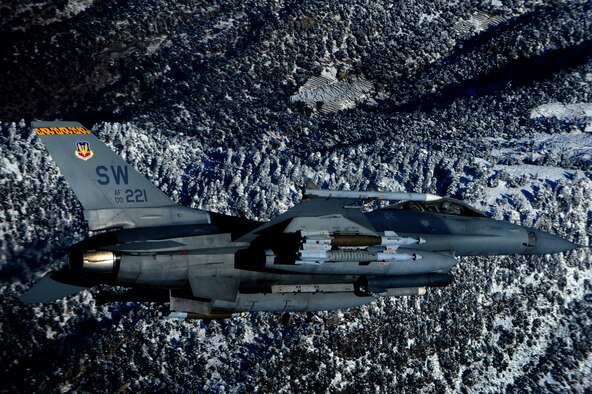 A U.S. Air Force F-16 Fighting Falcon from the 79th Expeditionary Fighter Squadron at Bagram Airfield, Afghanistan, conducts operations over eastern Afghanistan, Nov. 26, 2009.  (U.S. Air Force photo by Staff Sgt. Michael B. Keller) (Released)