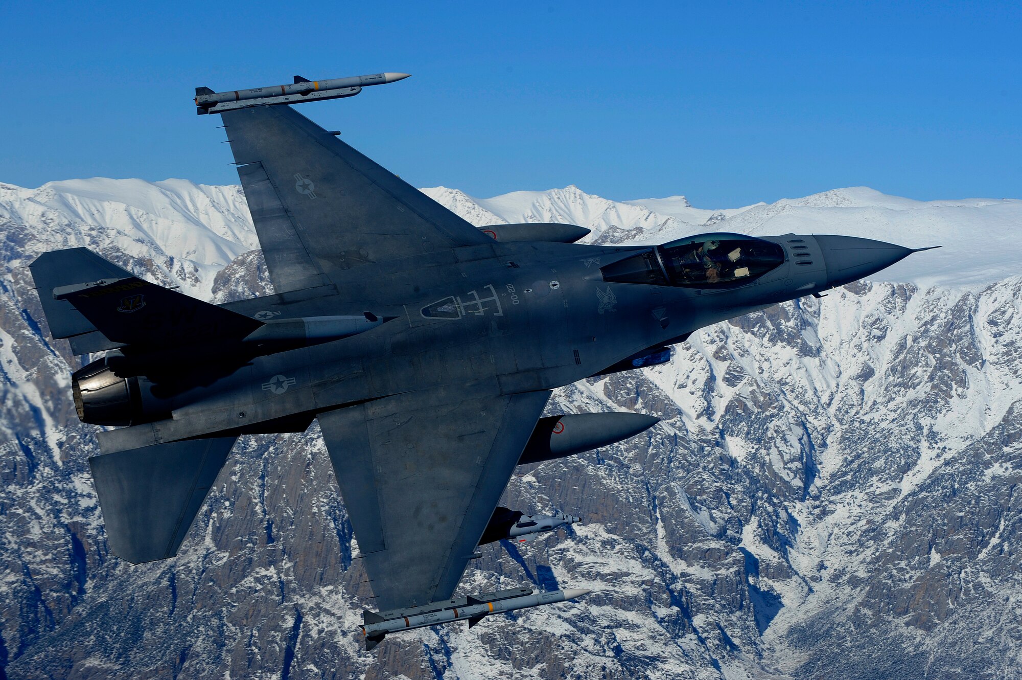 A U.S. Air Force F-16 Fighting Falcon from the 79th Expeditionary Fighter Squadron at Bagram Airfield, Afghanistan, conducts operations over eastern Afghanistan, Nov. 26, 2009.  (U.S. Air Force photo by Staff Sgt. Michael B. Keller) (Released)

