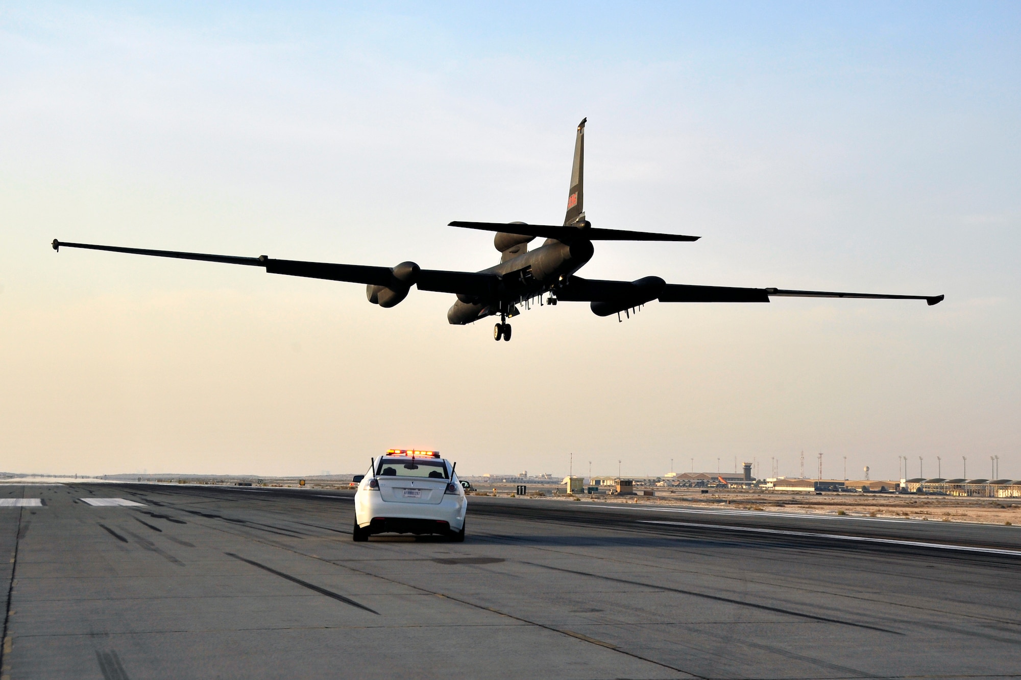 SOUTHWEST ASIA - Maj. Eric Shontz, 99th Expeditionary Reconnaissance Squadron, descends on final approach in a U-2 Dragonlady Nov. 25, 2009. Major Shontz is deployed from Beale Air Force Base, Calif. (U.S. Air Force photo/Tech. Sgt. Charles Larkin Sr)