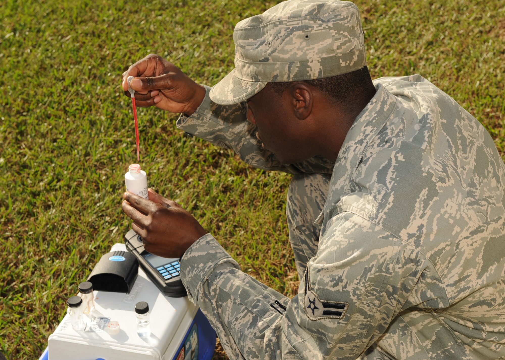 Airman 1st Class Harry Boykin, 4th Aeromedical Dental Squadron bioenvironmental technician, adds phenol red into a water sample on Seymour Johnson Air Force Base, N.C., Sept. 24, 2009. Phenol red is an agent used to detect pH levels in water and is frequently used in cell biology laboratories. (U.S. Air Force photo/Senior Airman Ciara Wymbs)